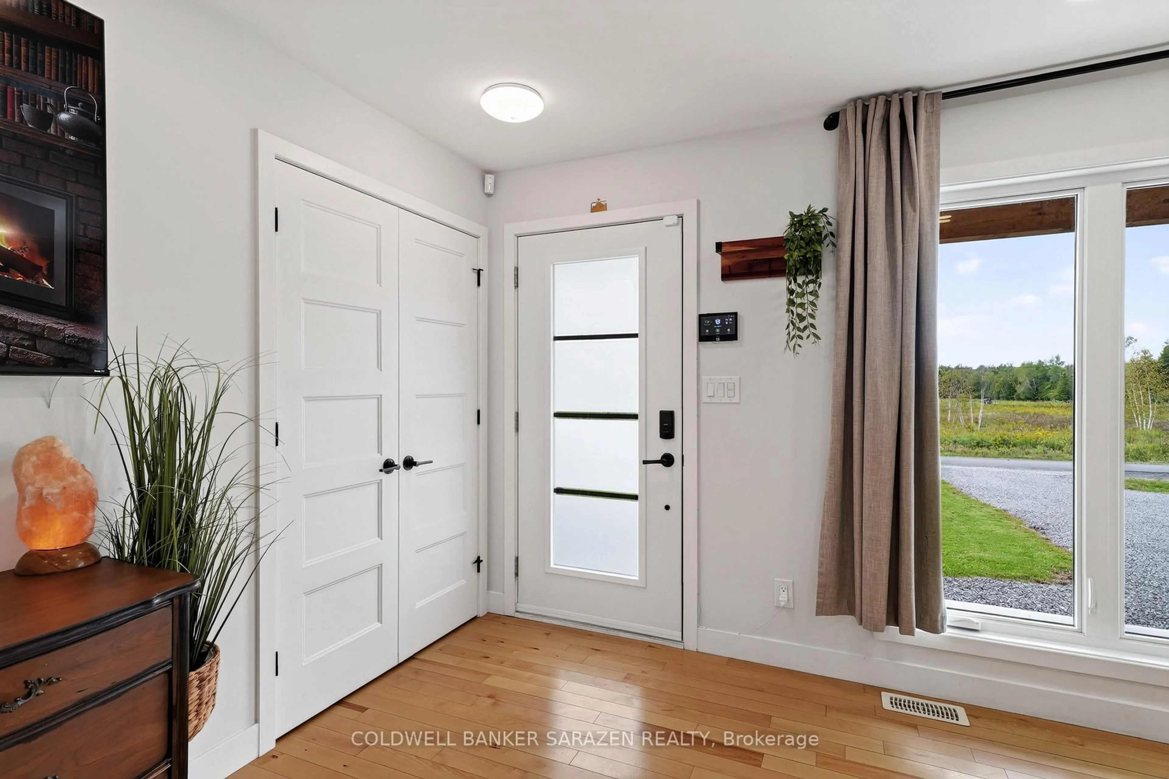Indoor entryway for 5037 Prunner Rd, South Dundas Ontario K0C 2H0