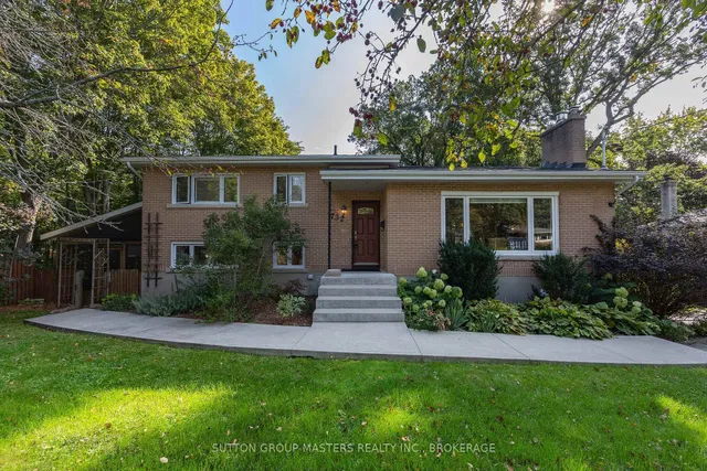 732 Centre St, Kingston 2