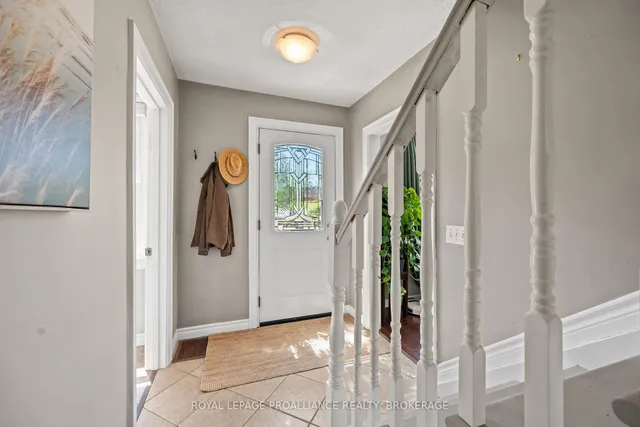 560 King St, Gananoque 5