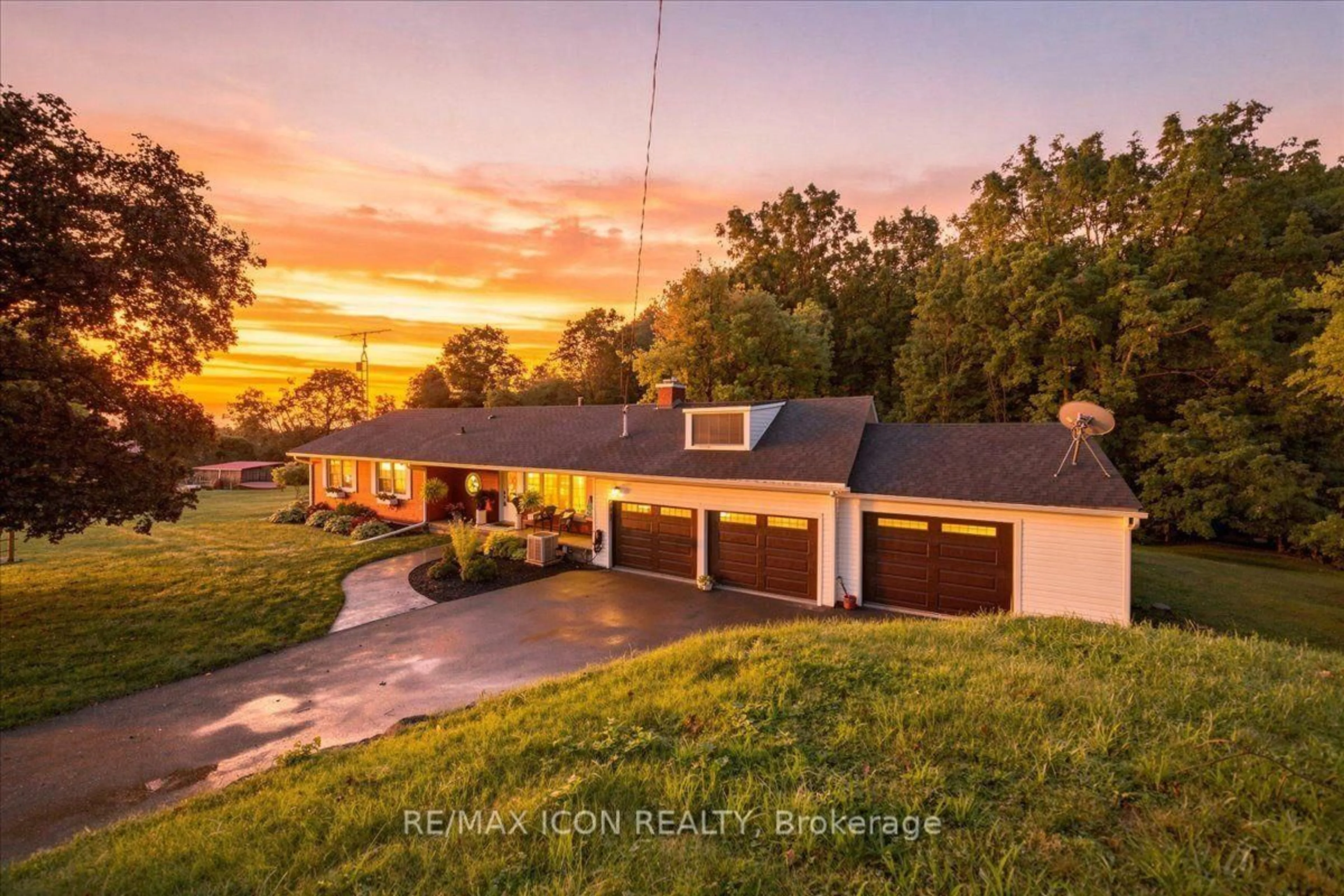 A pic from outside/outdoor area/front of a property/back of a property/a pic from drone, water/lake/river/ocean view for 1503 Lockie Rd, Brant Ontario N0B 1L0
