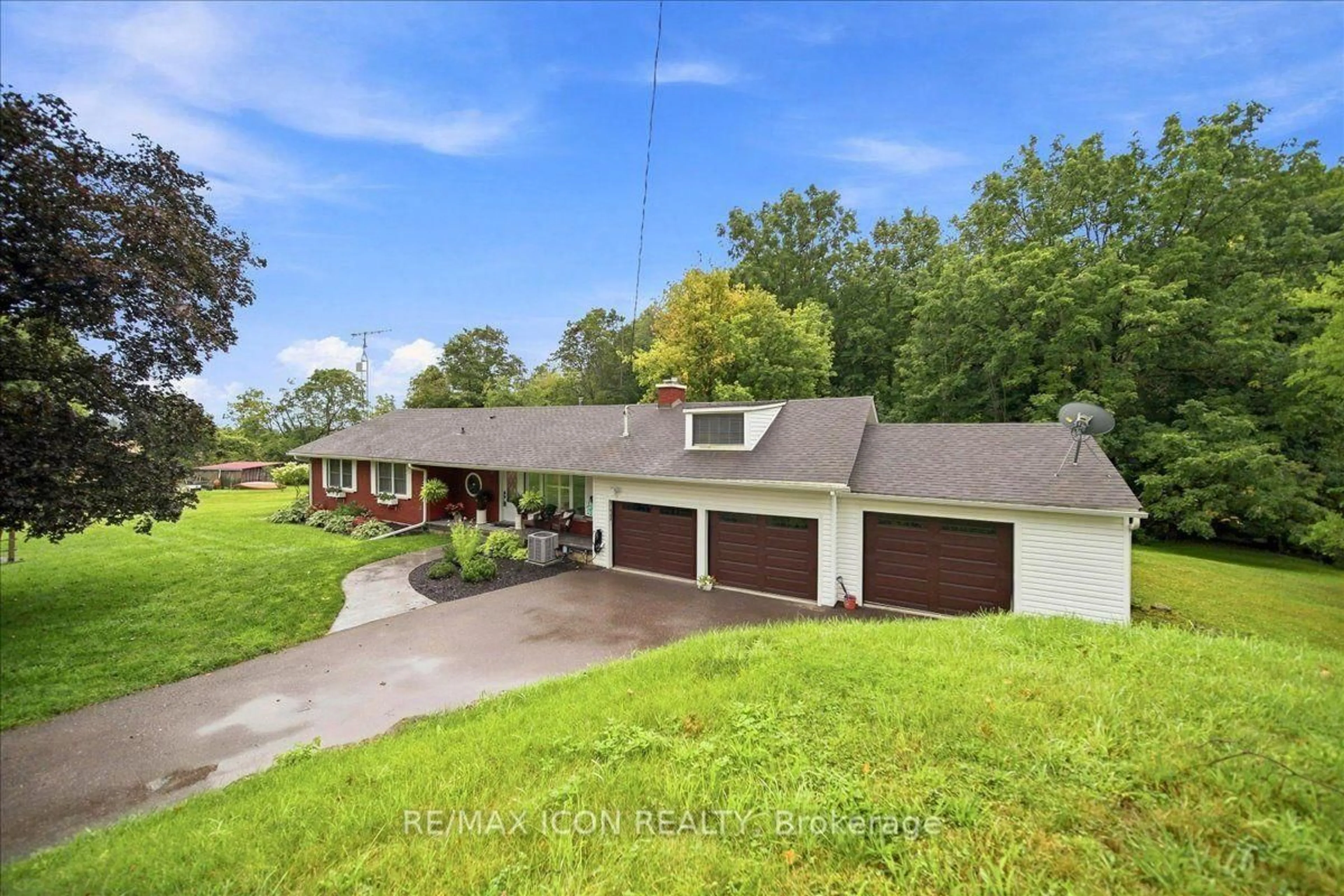 A pic from outside/outdoor area/front of a property/back of a property/a pic from drone, water/lake/river/ocean view for 1503 Lockie Rd, Brant Ontario N0B 1L0