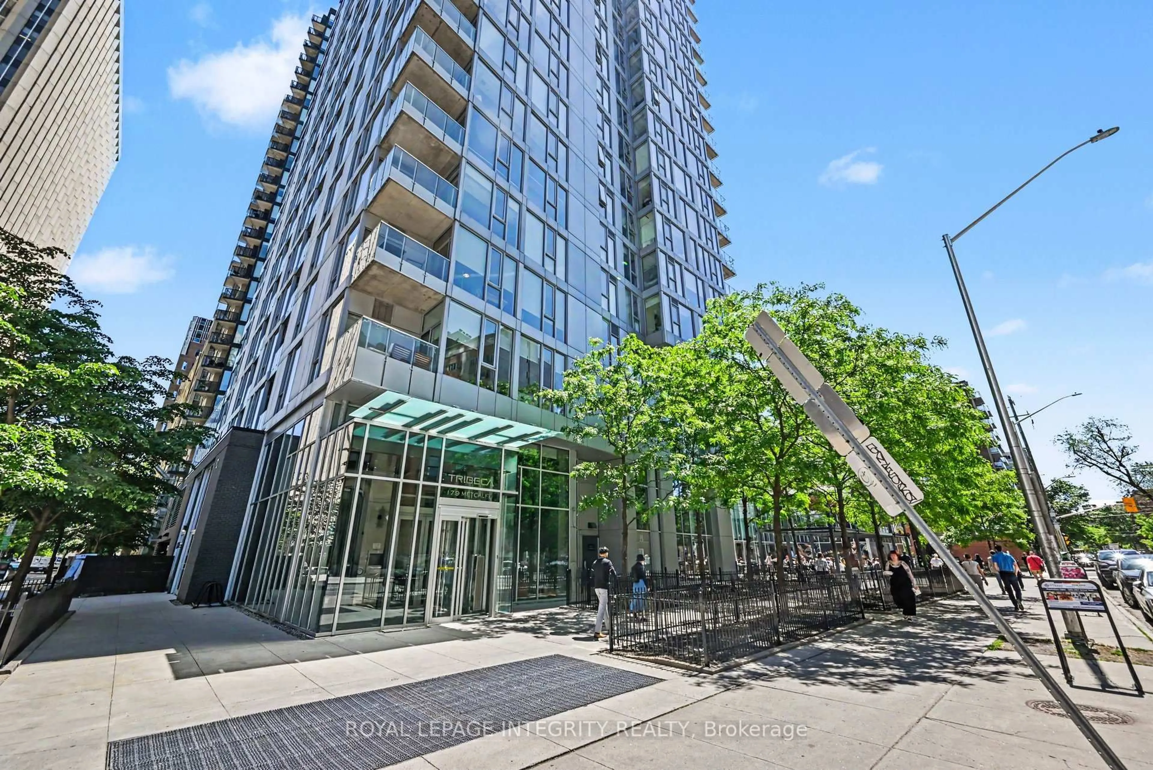Indoor foyer for 179 Metcalfe St #1306, Ottawa Ontario K2P 1P7
