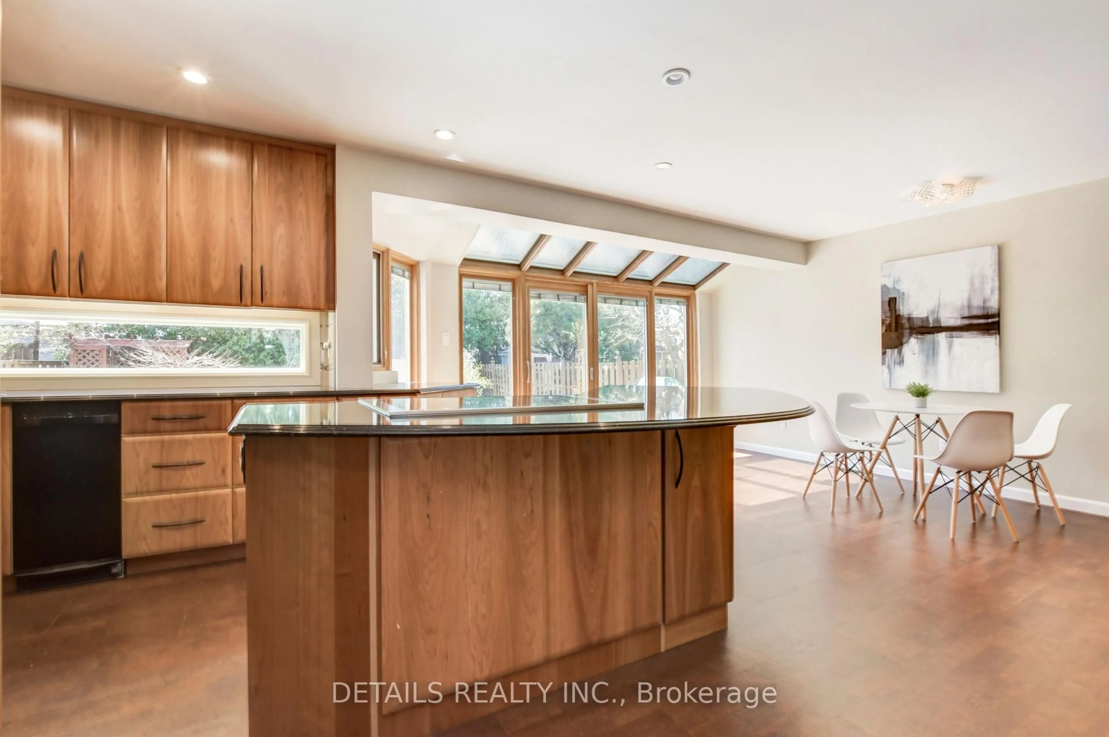 Open concept kitchen, unknown for 4388 Whittaker Cres, Gloucester Ontario K1B 4P2