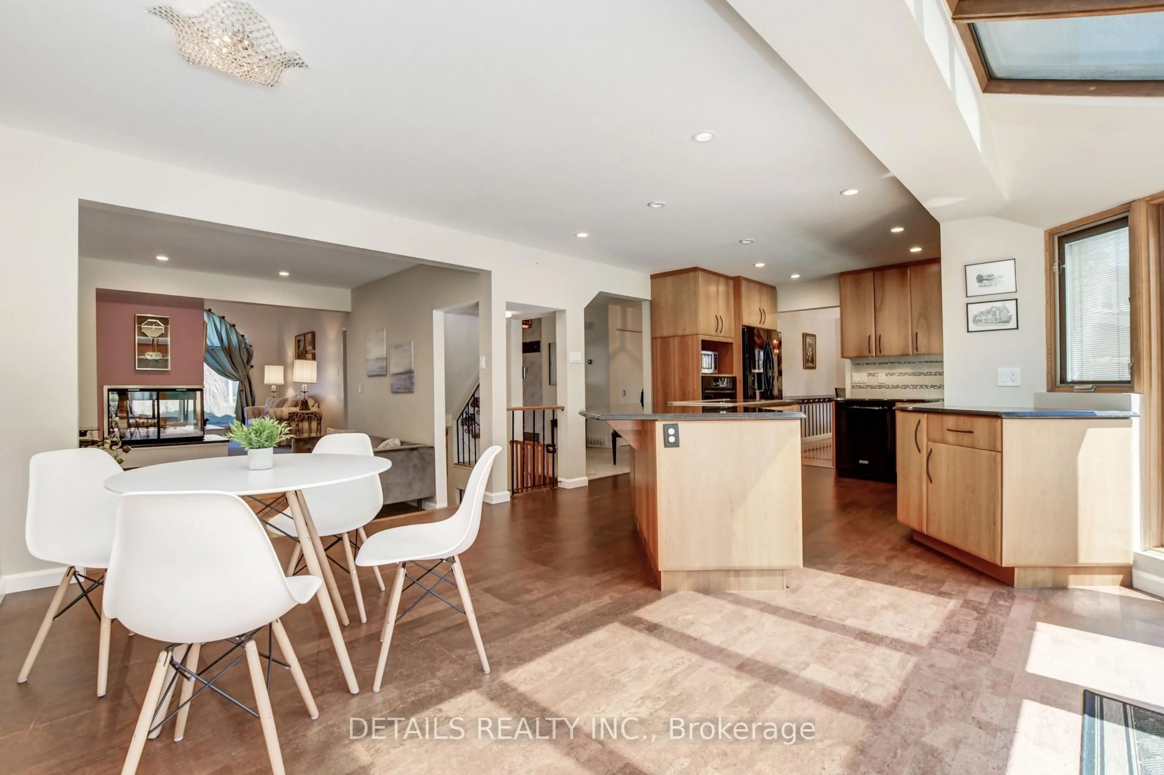 Open concept kitchen, unknown for 4388 Whittaker Cres, Gloucester Ontario K1B 4P2
