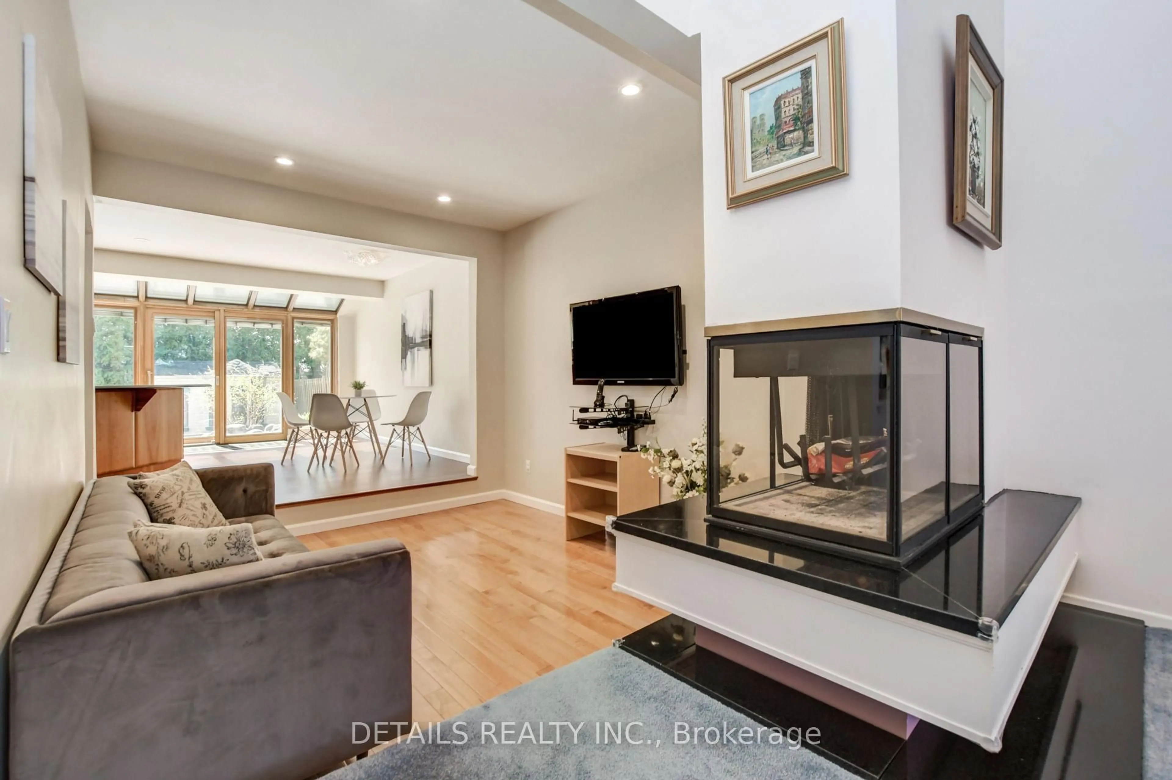 Unknown for 4388 Whittaker Cres, Gloucester Ontario K1B 4P2
