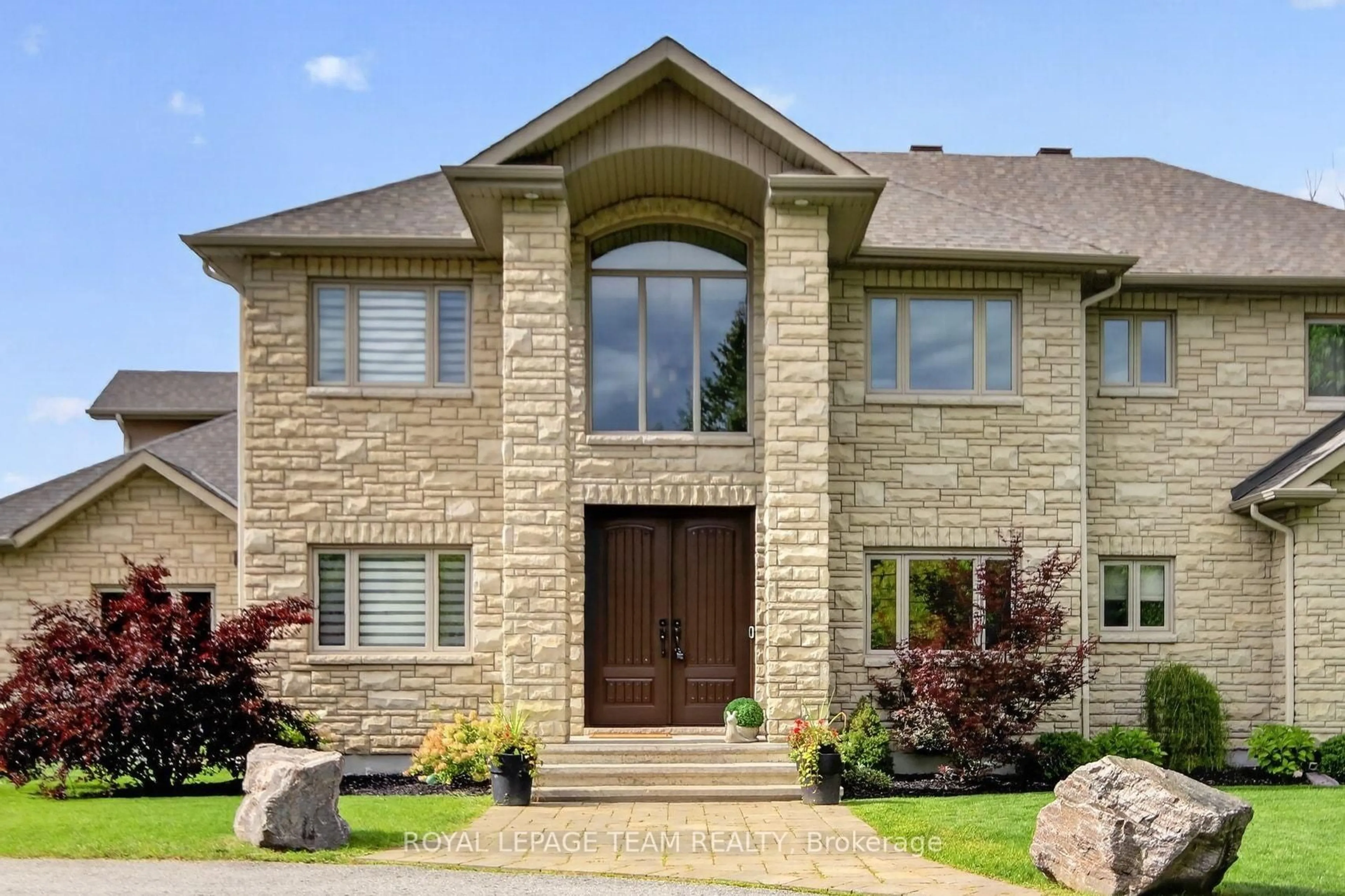 Home with brick exterior material, street for 1425 Balmoral Dr, Ottawa Ontario K1V 1H2