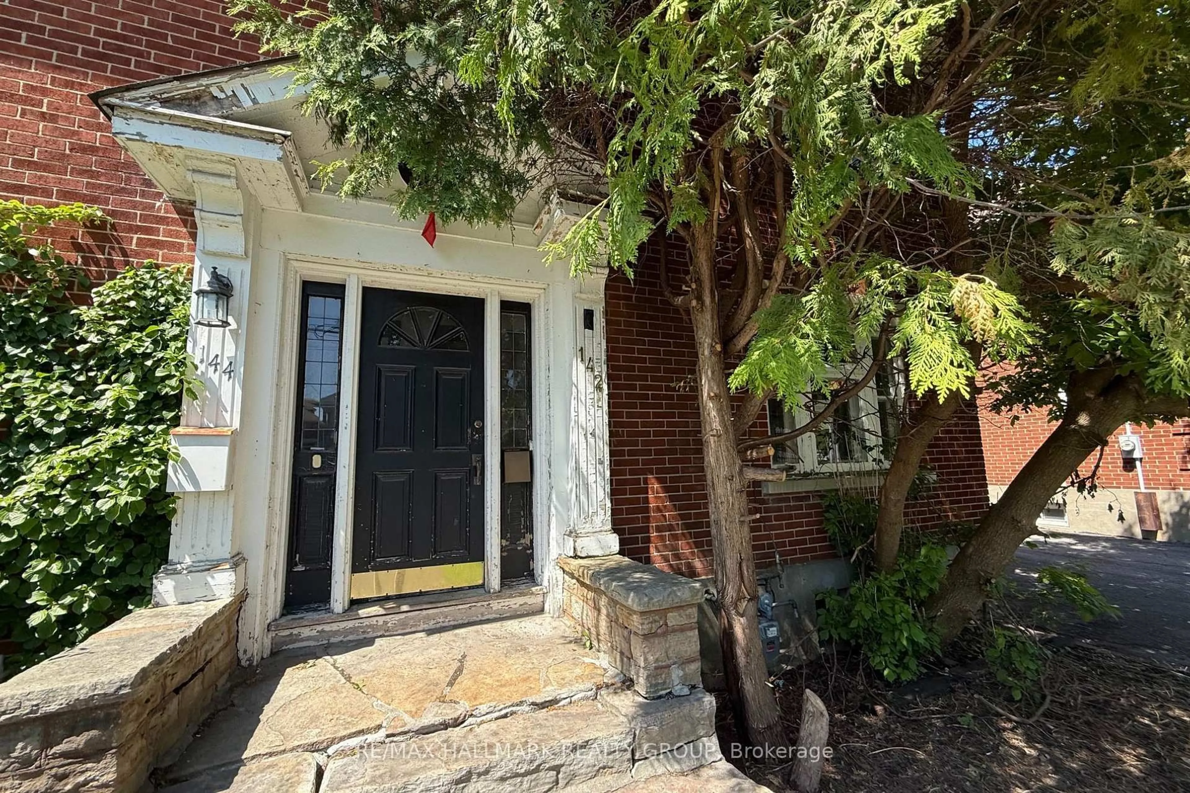 Unknown for 142 Clarendon Ave, Ottawa Ontario K1Y 0R5