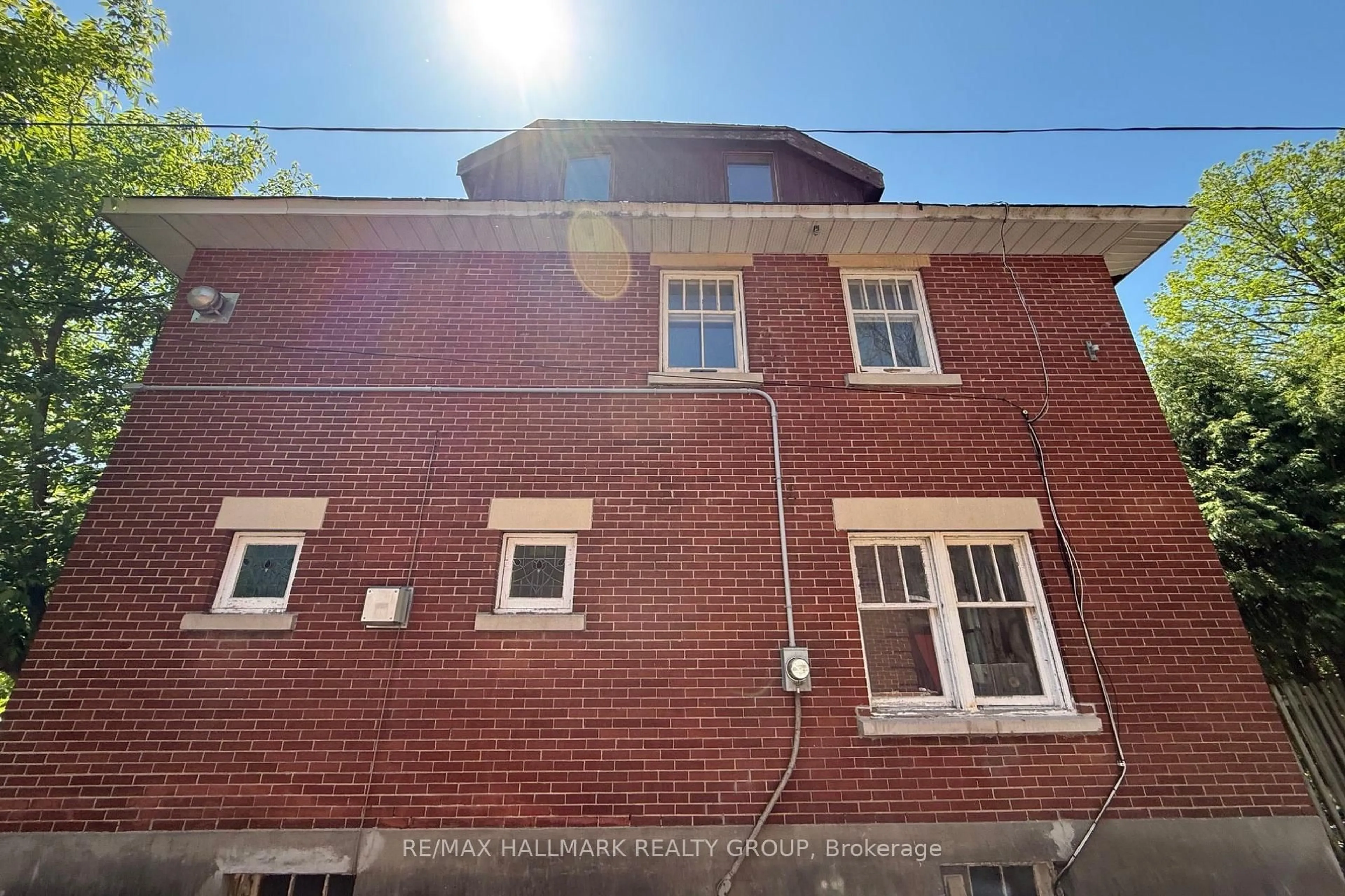 Home with brick exterior material, building for 142 Clarendon Ave, Ottawa Ontario K1Y 0R5