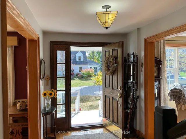 6 Middleton Dr, Peterborough 5