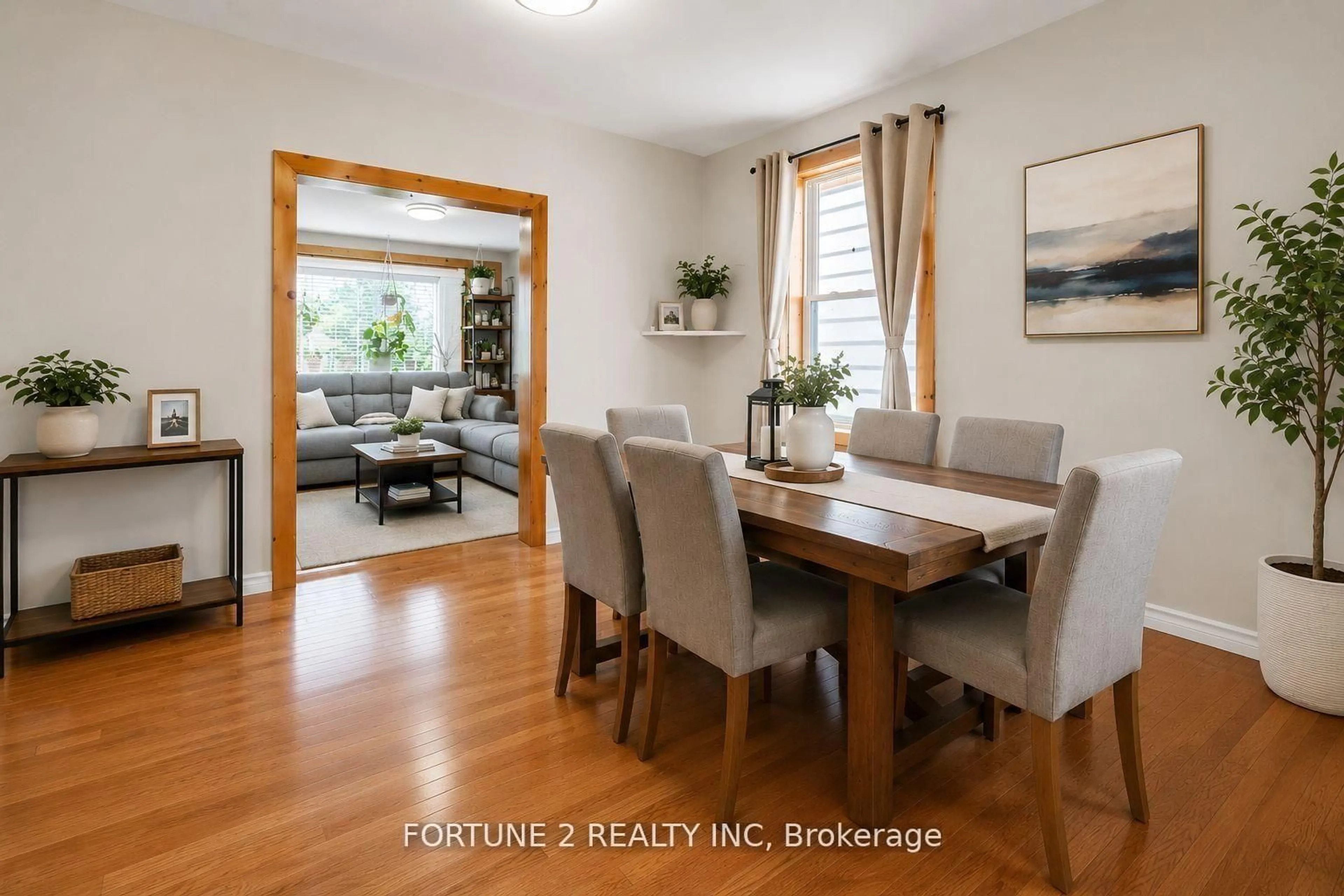 Dining room, wood/laminate floor for 570 Pall Mall St, London East Ontario N5Y 2Z7
