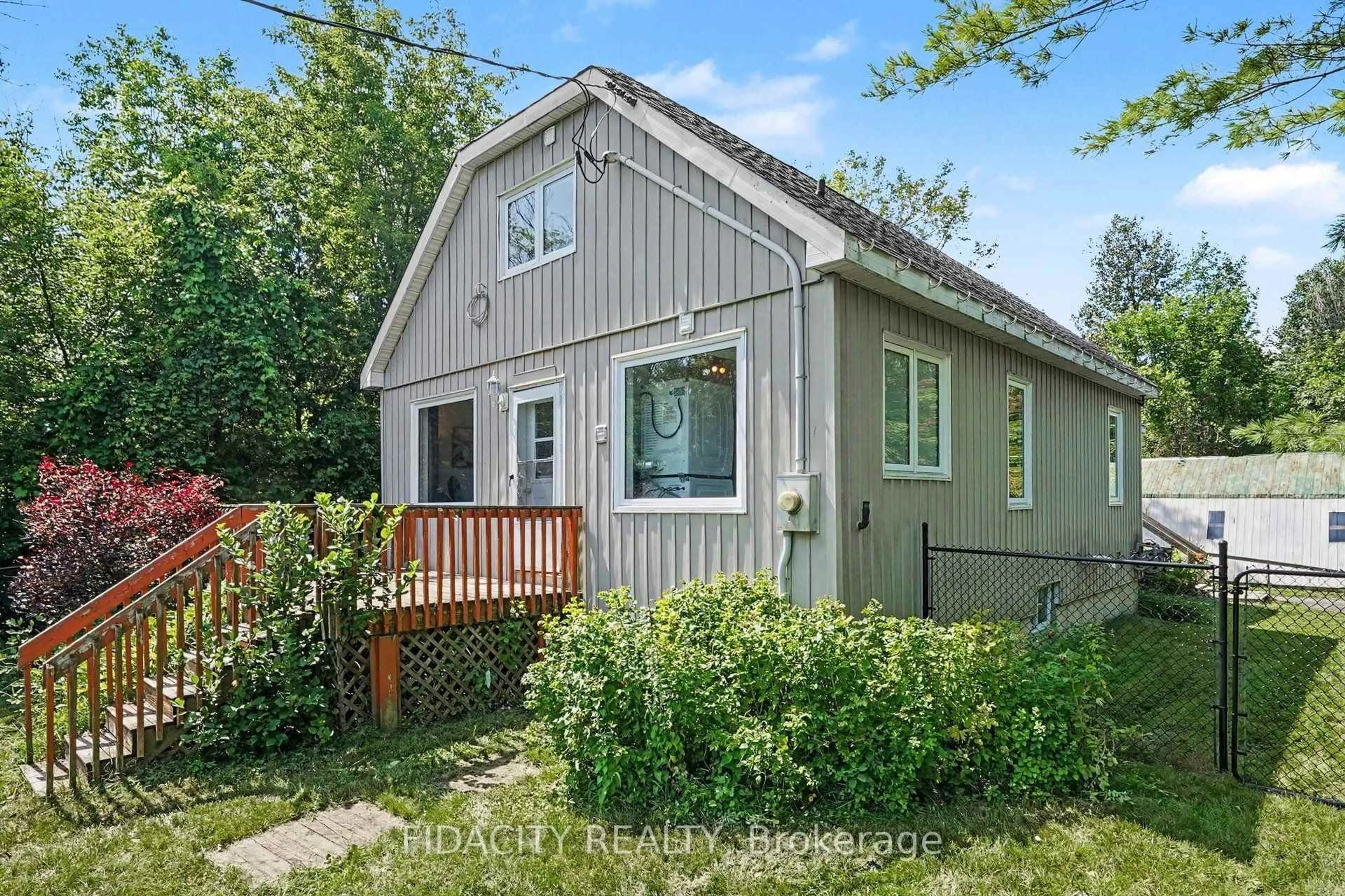 Home with vinyl exterior material, street for 6811 Flewellyn Rd, Ottawa Ontario K2S 1B6