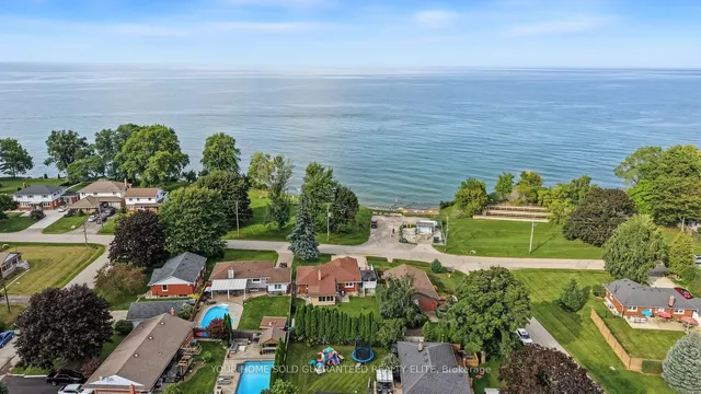 13 Lakeside Dr, Grimsby 3