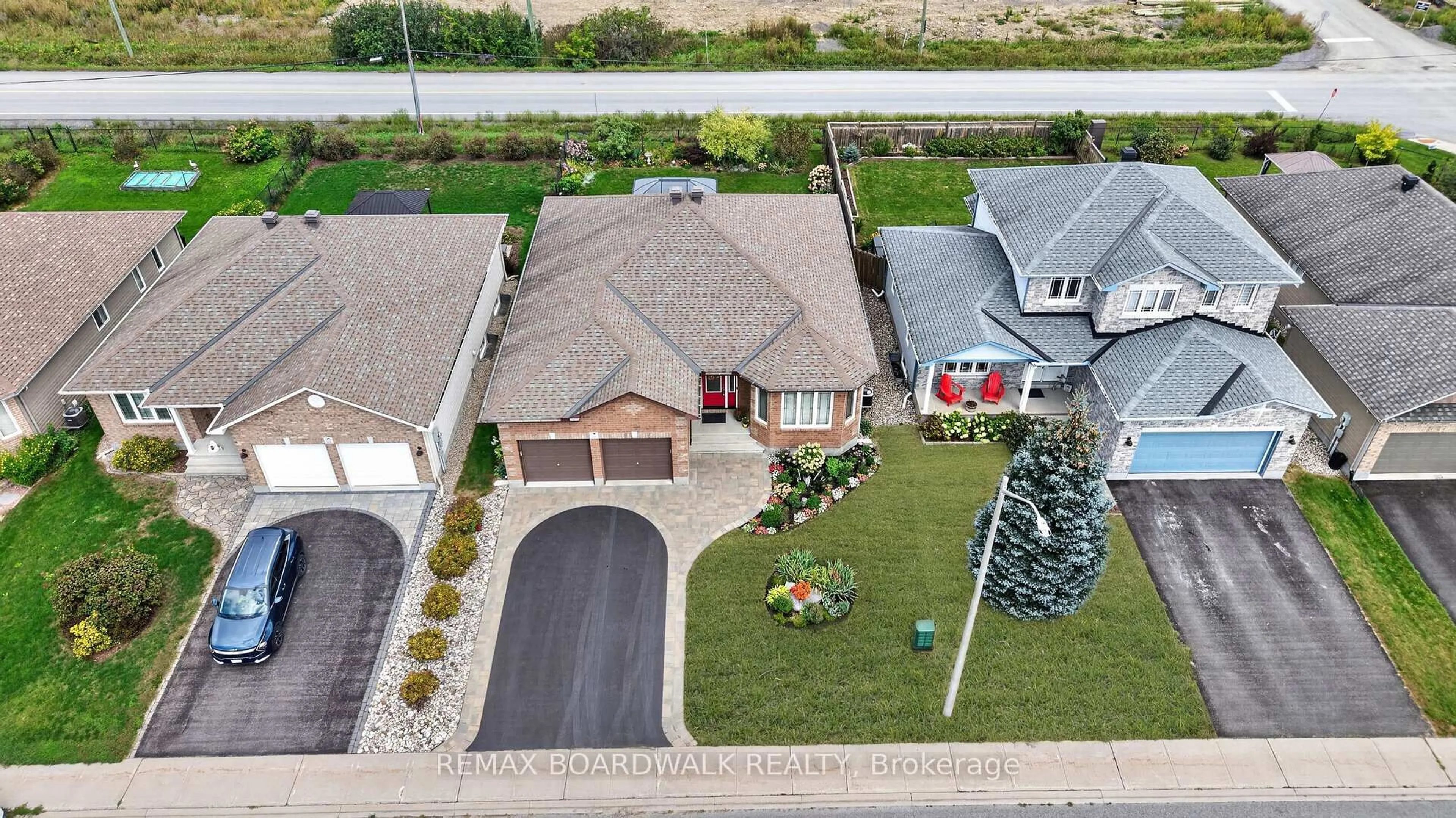 A pic from outside/outdoor area/front of a property/back of a property/a pic from drone, street for 117 Johanna St, Almonte Ontario K0A 1A0