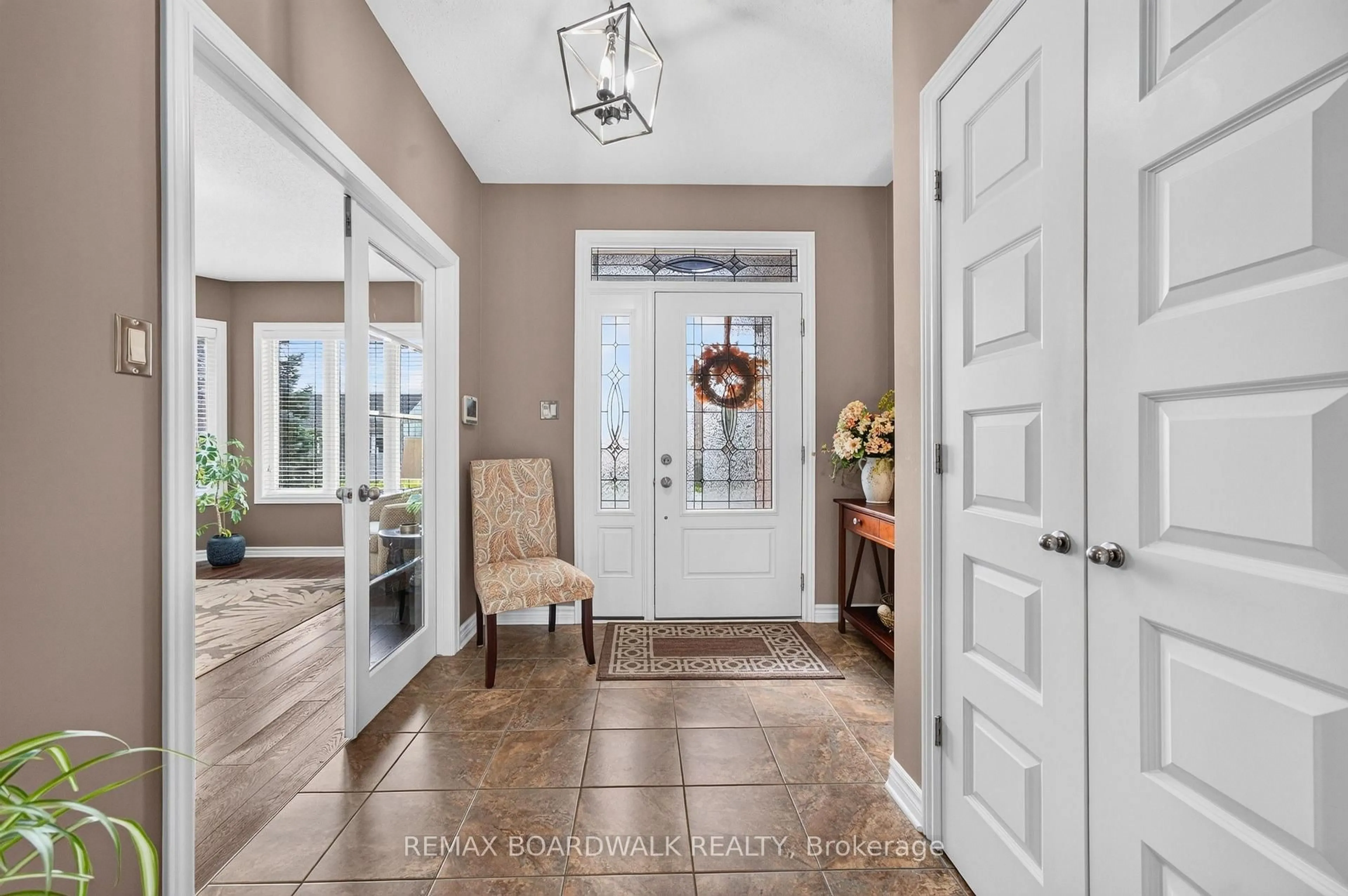 Indoor entryway for 117 Johanna St, Almonte Ontario K0A 1A0