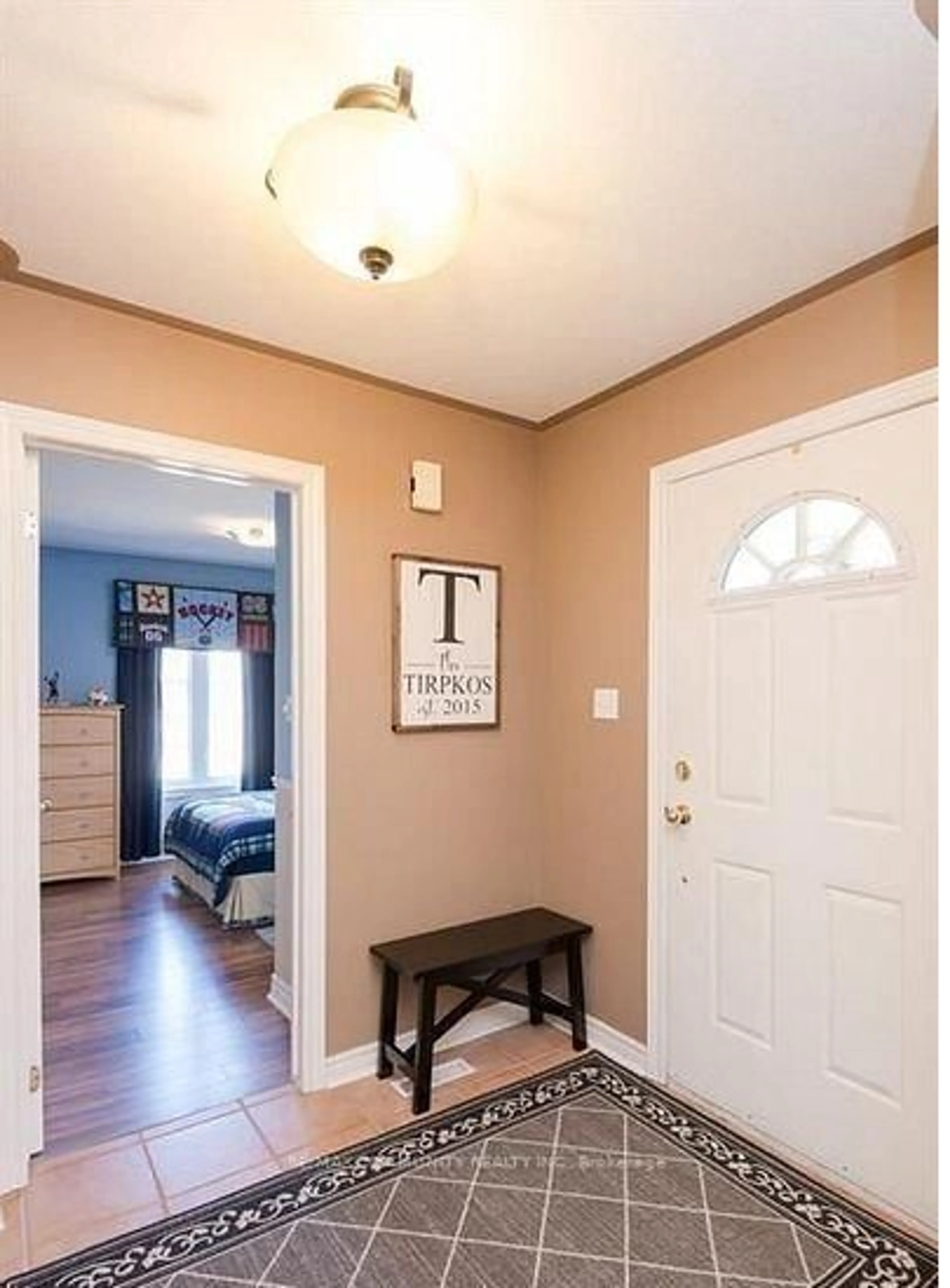 Indoor entryway for 166 St. Lawrence Dr, Welland Ontario L3C 7H6