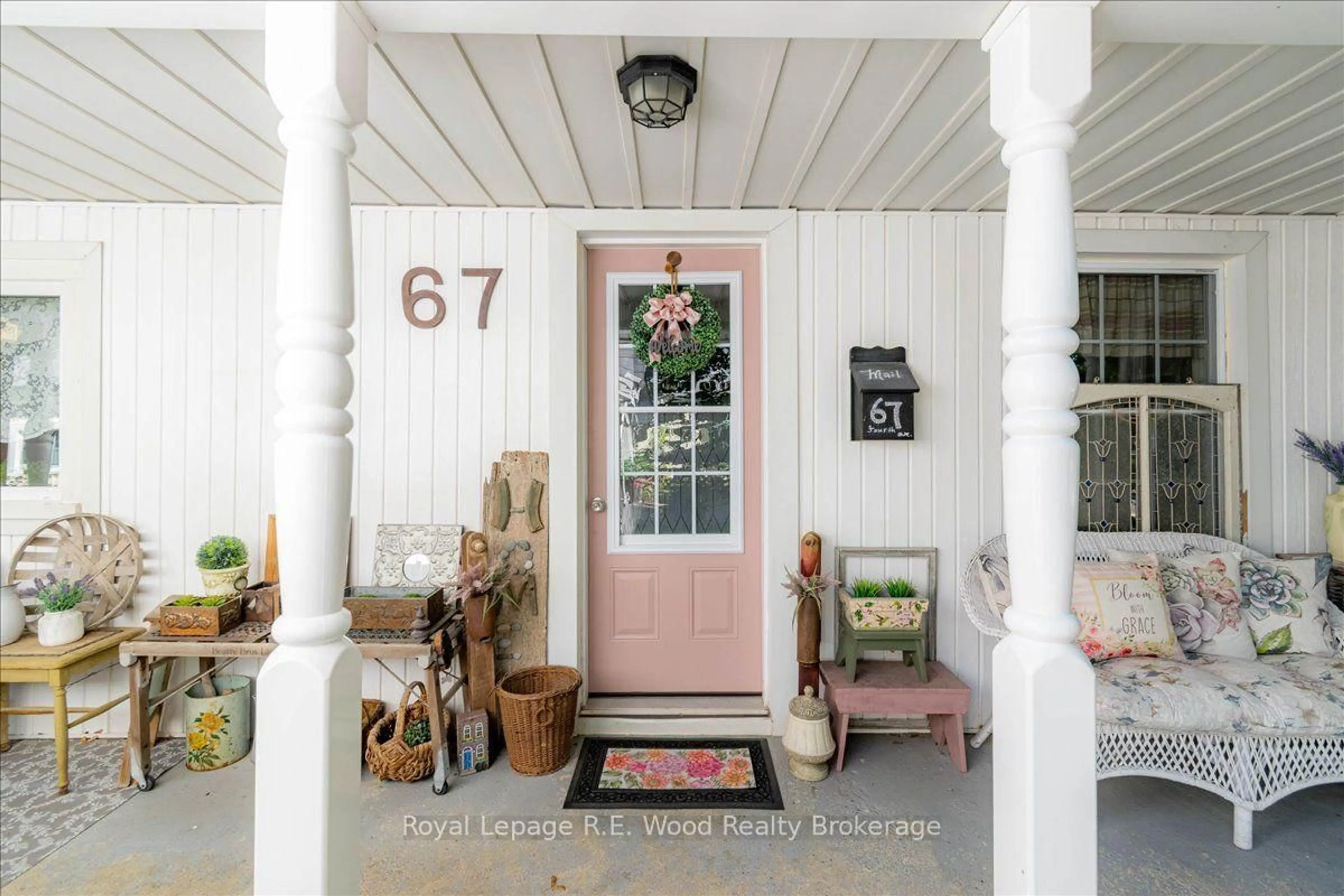 Indoor entryway for 67 Fourth Ave, Aylmer Ontario N5H 2L2