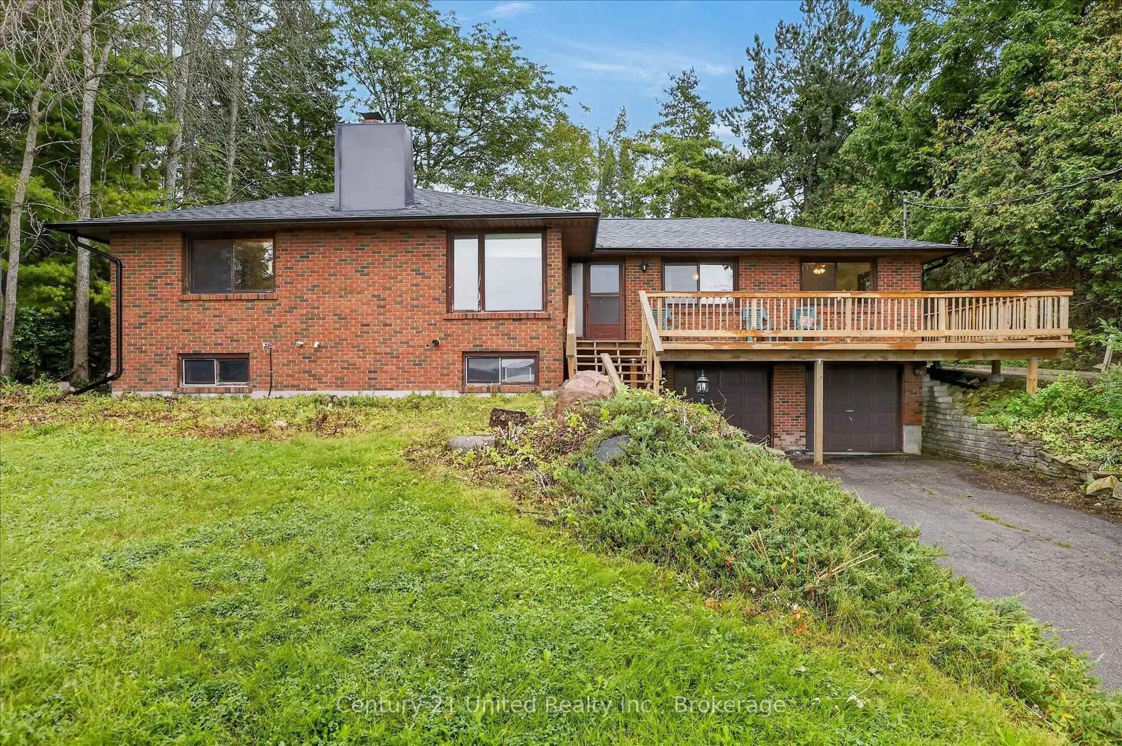 Home with brick exterior material, unknown for 995 Nicholl's Blvd, Selwyn Ontario K0L 1H0