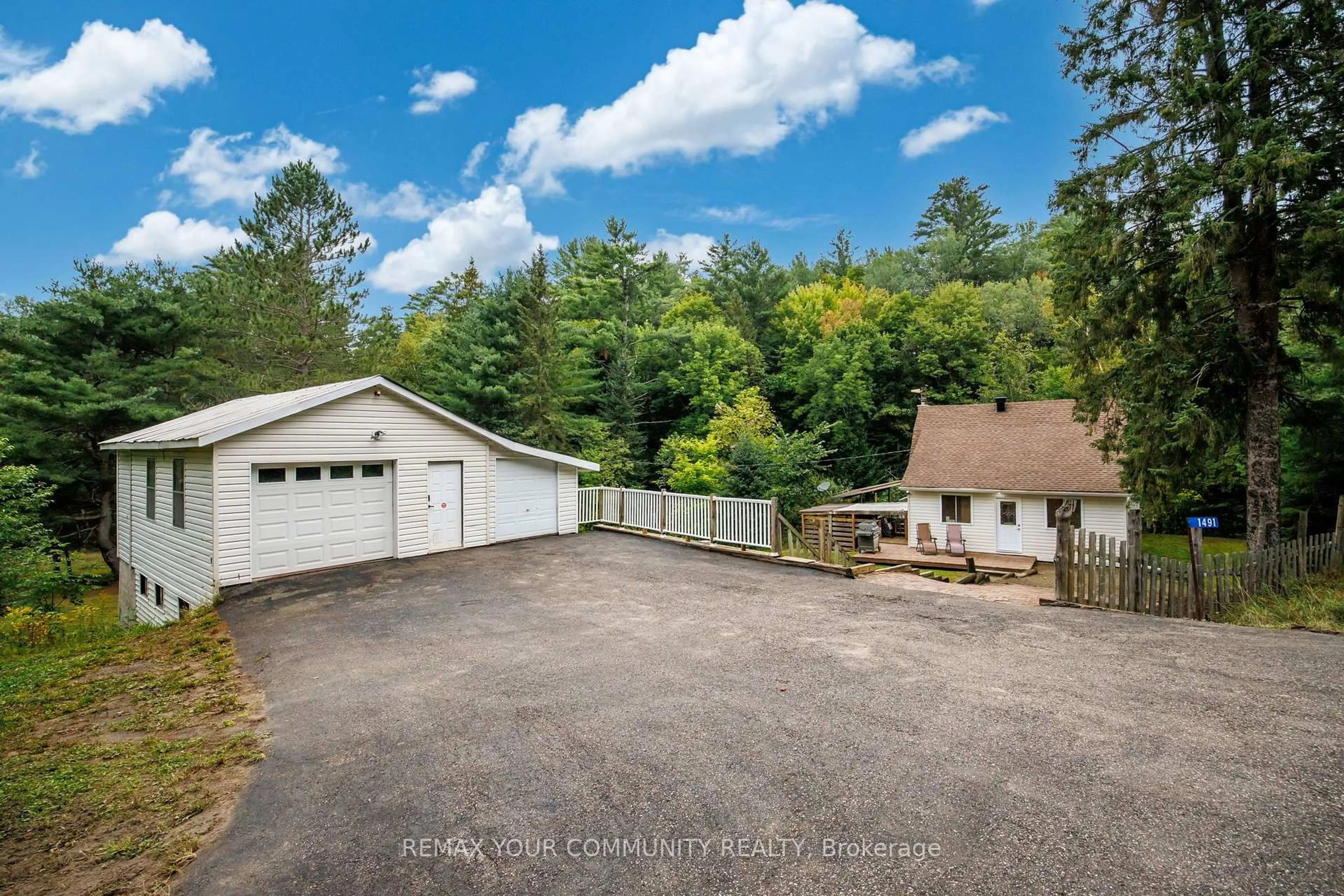 A pic from outside/outdoor area/front of a property/back of a property/a pic from drone, water/lake/river/ocean view for 1491 Brunel Rd, Huntsville Ontario P1H 2J3