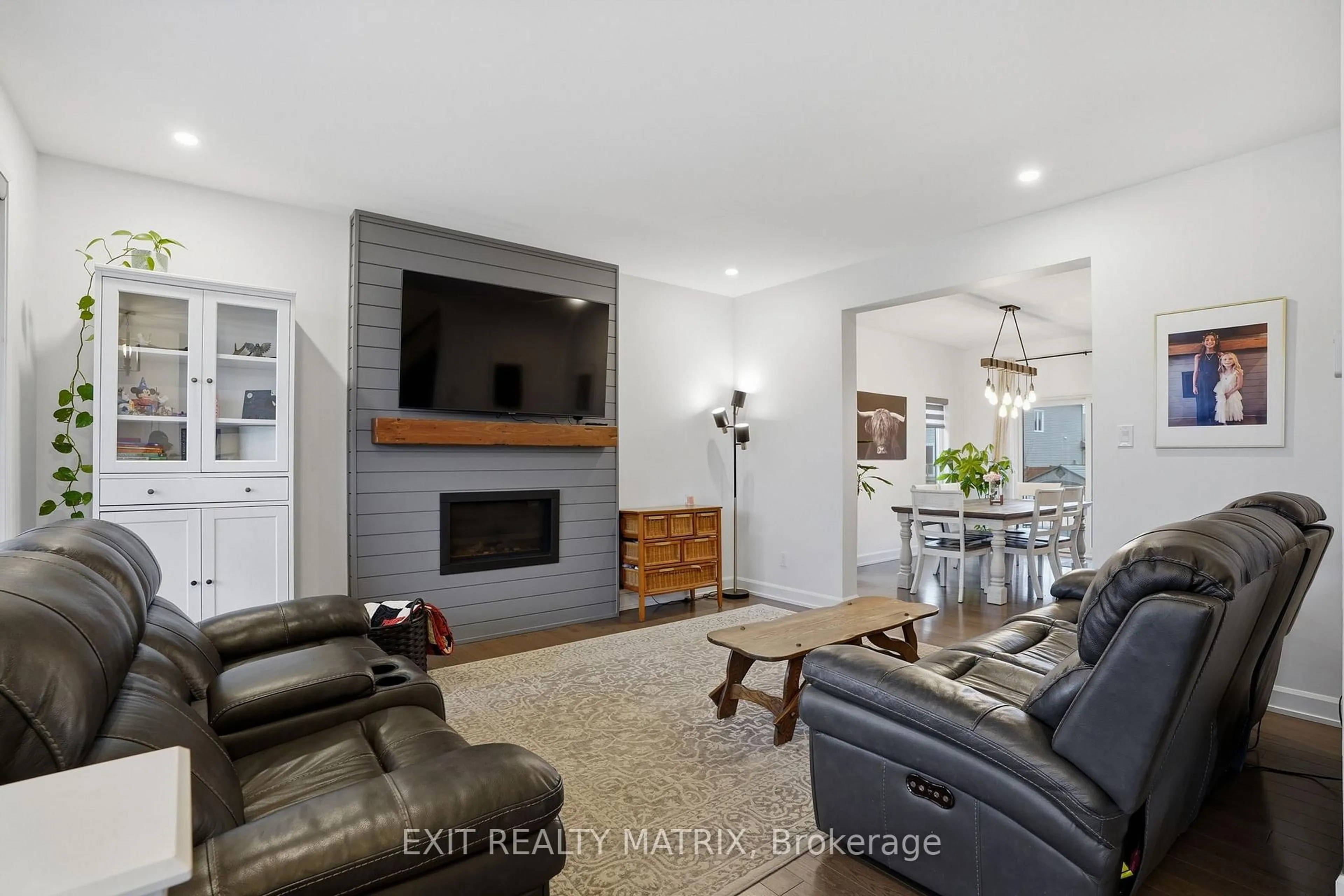 Living room with furniture, unknown for 129 Lyon St, Russell Ontario K0A 1W0