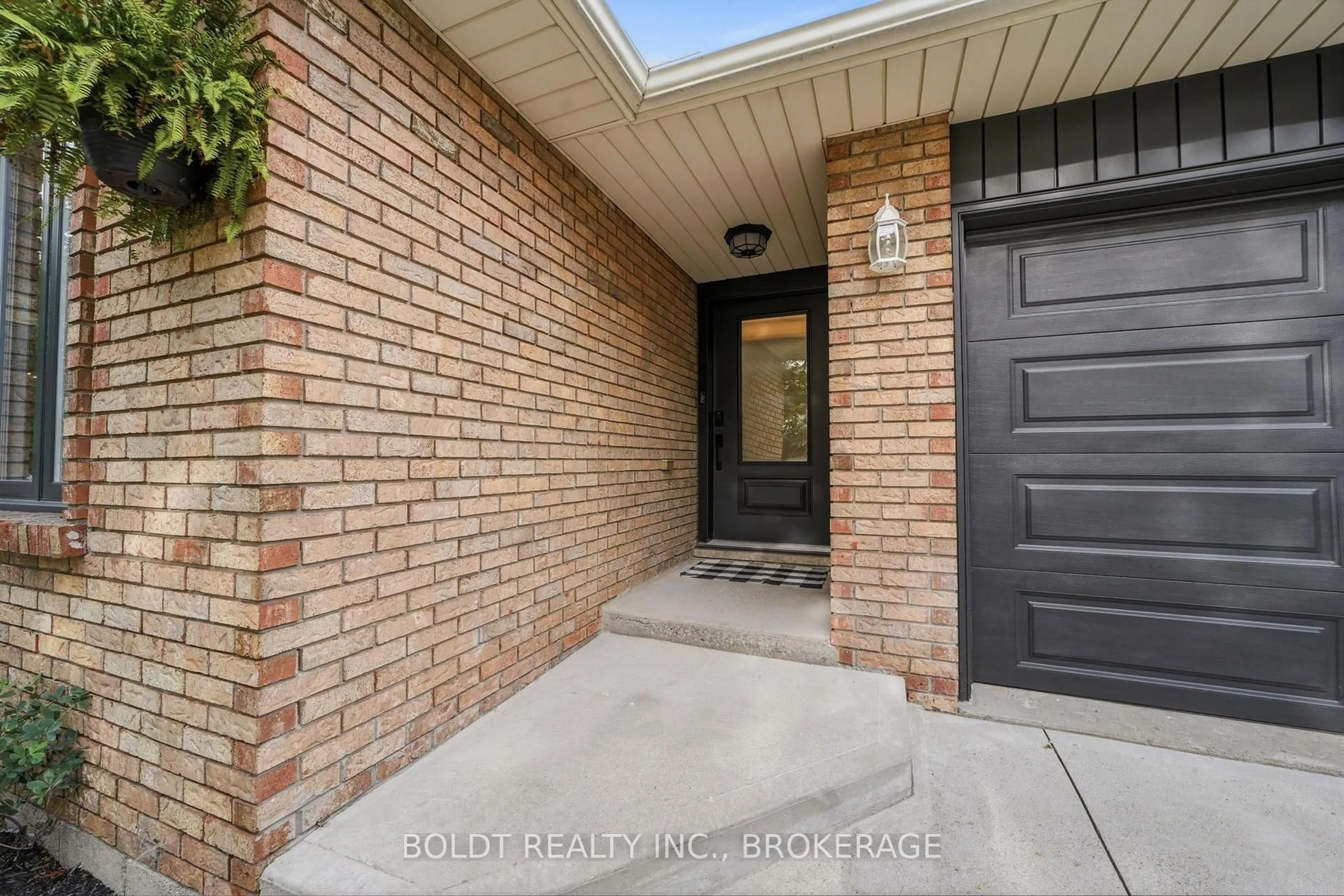Unknown for 84 Allanbrook St, Hamilton Ontario L8J 1R1