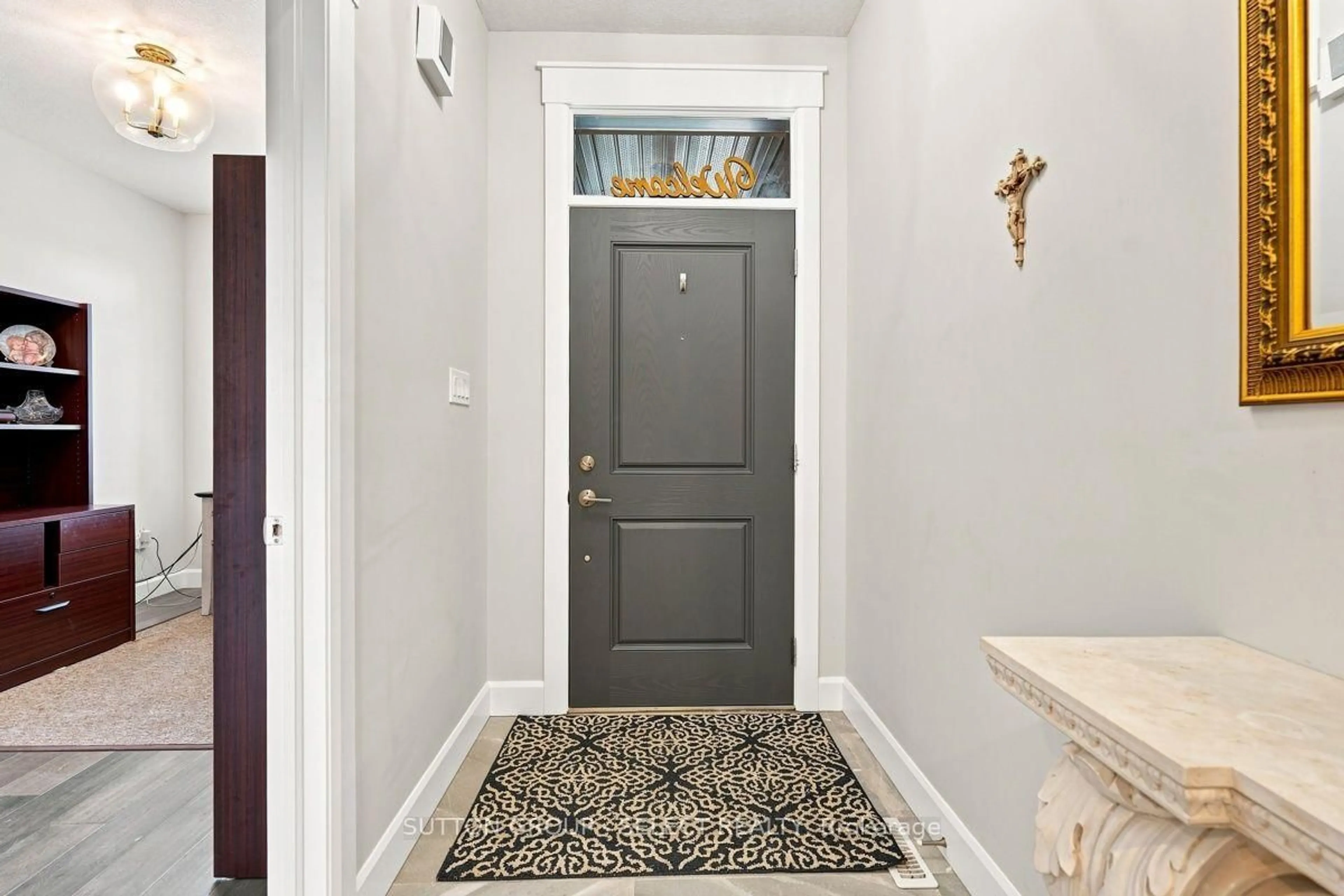 Indoor entryway for 2671 Kettering Pl, London South Ontario N6M 0J5