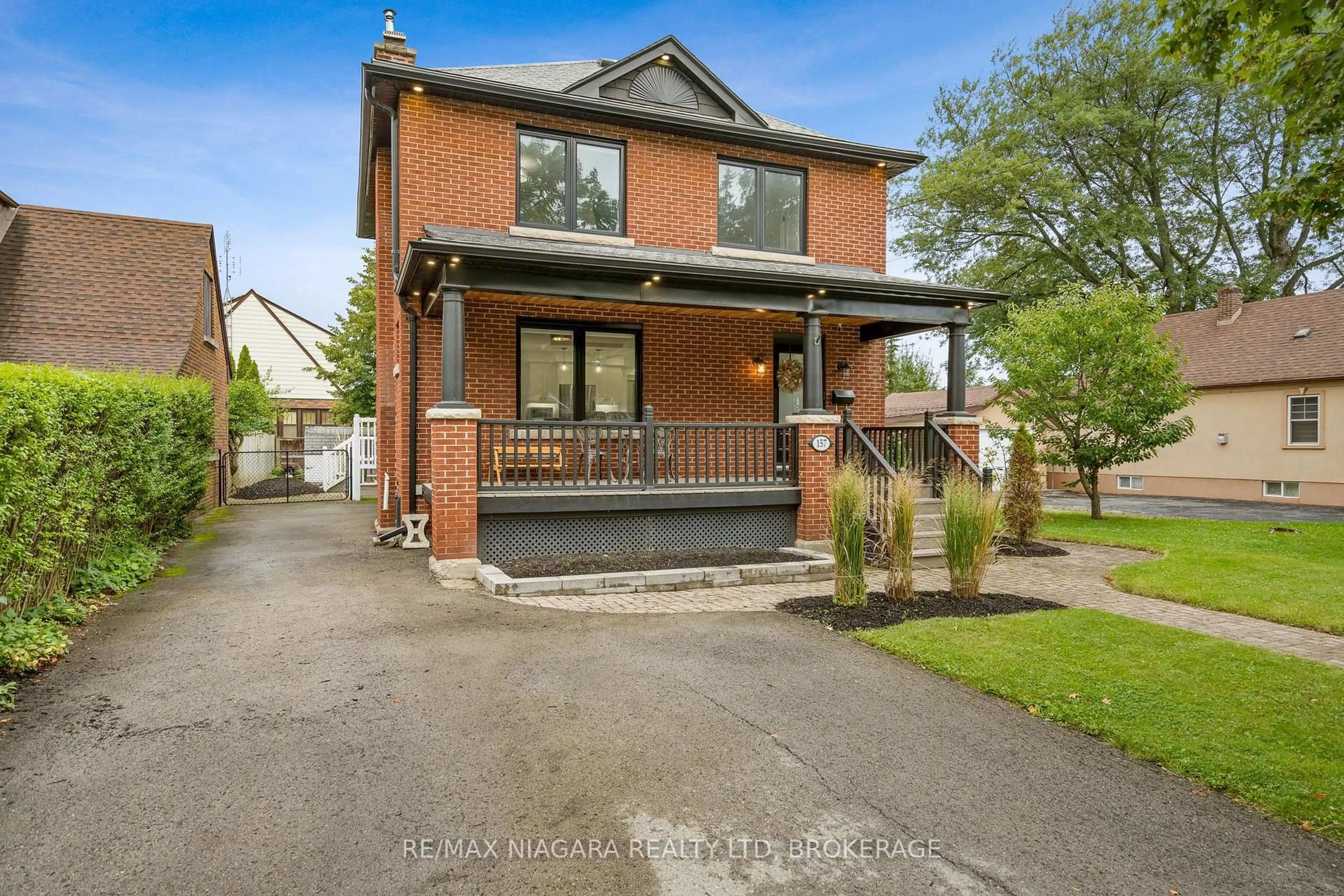 Home with brick exterior material, street for 157 Aqueduct St, Welland Ontario L3C 1C3