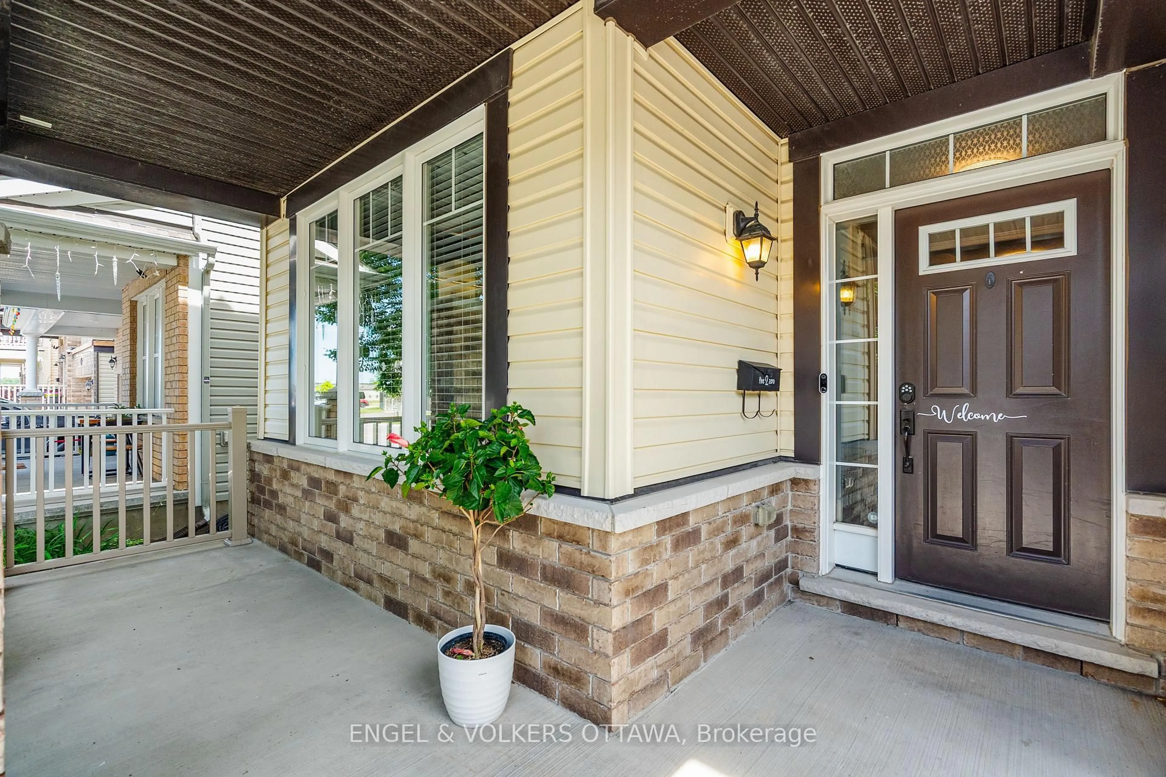 Home with brick exterior material, street for 520 Brigatine Ave, Ottawa Ontario K2S 0P9