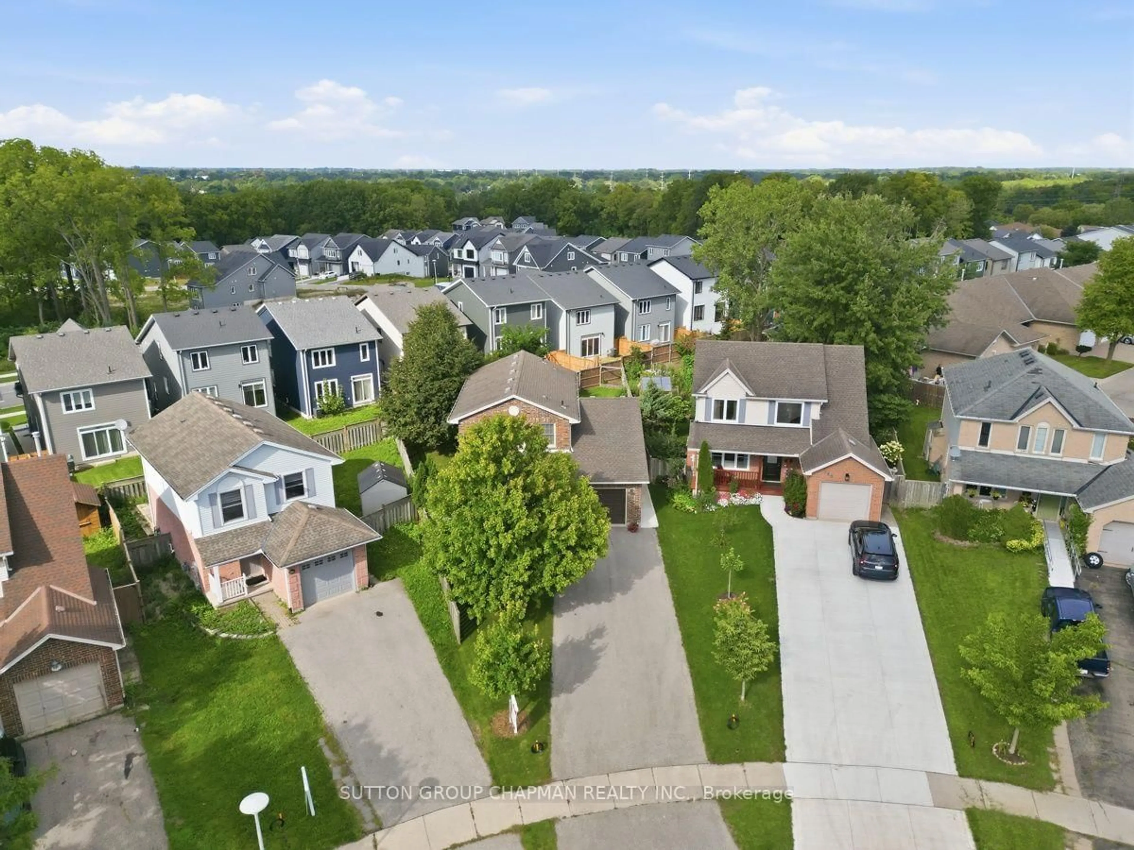 A pic from outside/outdoor area/front of a property/back of a property/a pic from drone, street for 115 Gerald Cres, London South Ontario N5Z 5A4