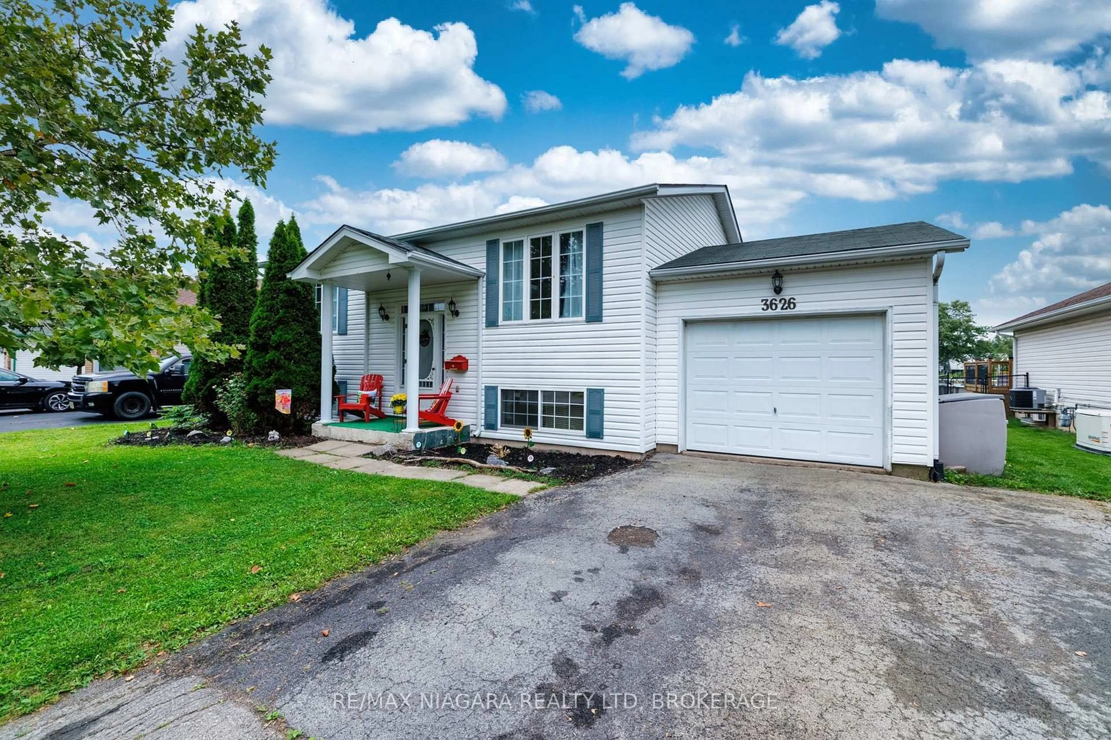 Home with vinyl exterior material, street for 3626 Hill St, Fort Erie Ontario L0S 1S0
