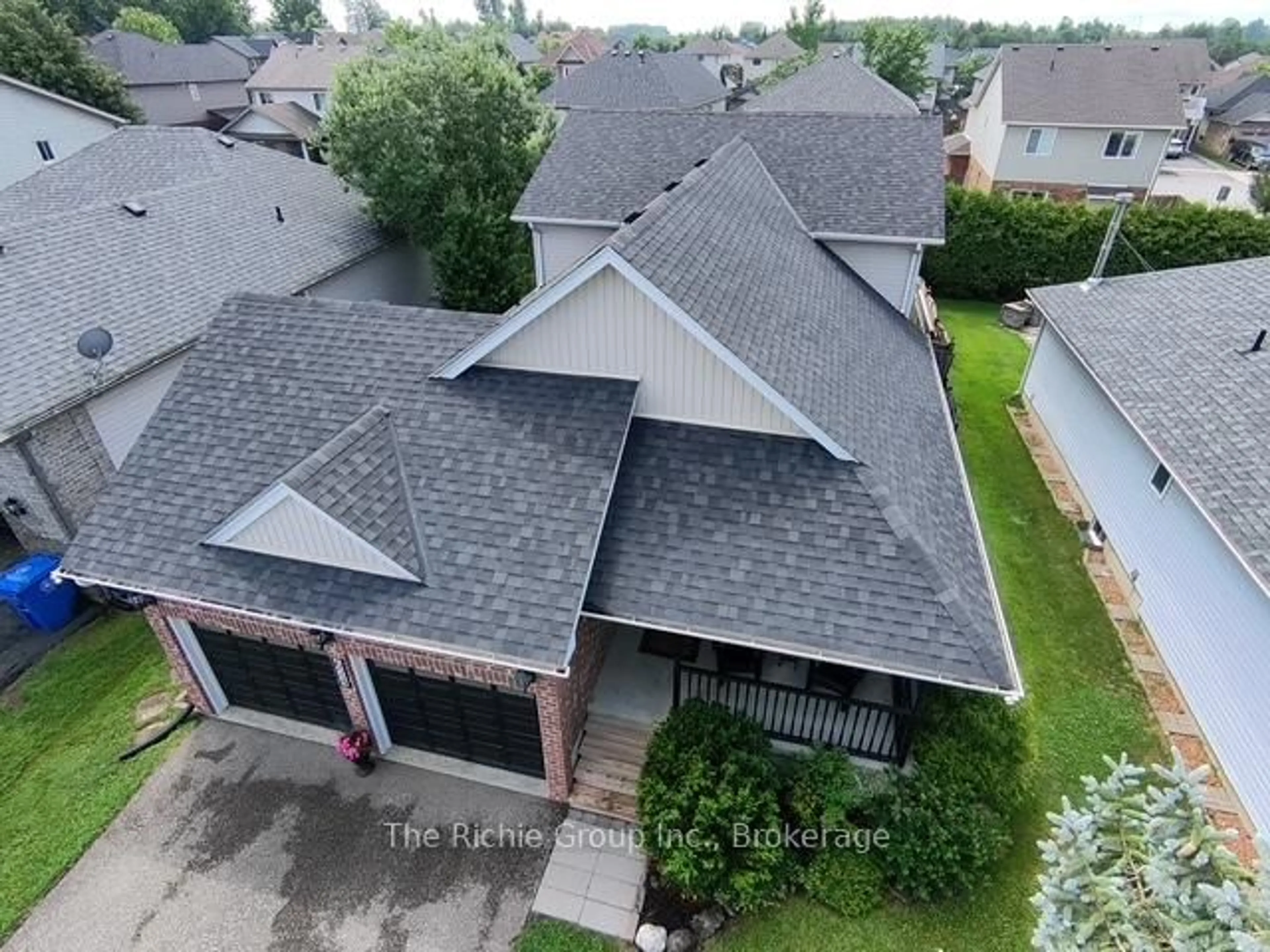 A pic from outside/outdoor area/front of a property/back of a property/a pic from drone, unknown for 624 Cedar St, Shelburne Ontario L9V 2W6