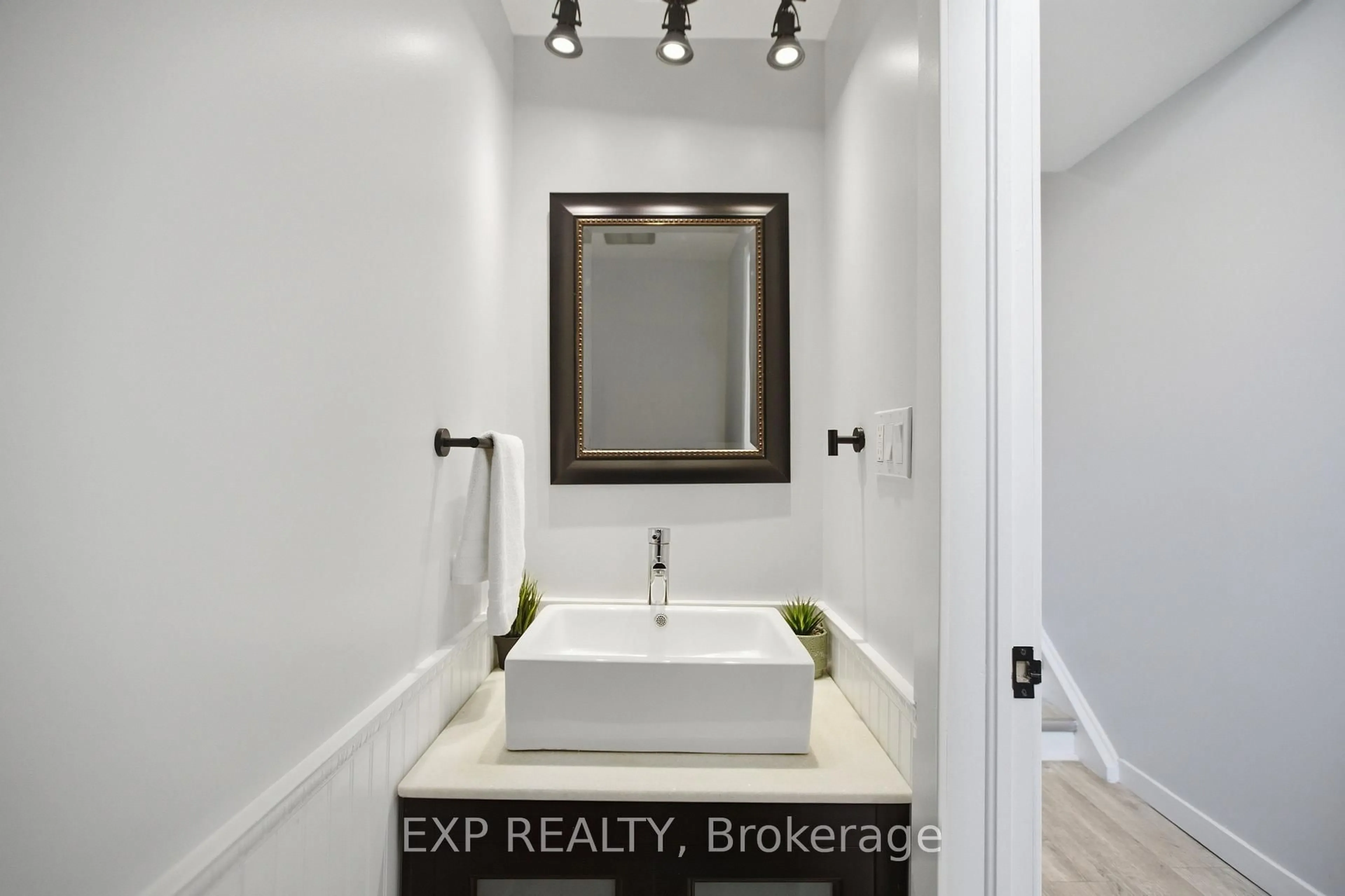 Contemporary bathroom, ceramic/tile floor for 2092 Eric Cres, Ottawa Ontario K1B 4P4