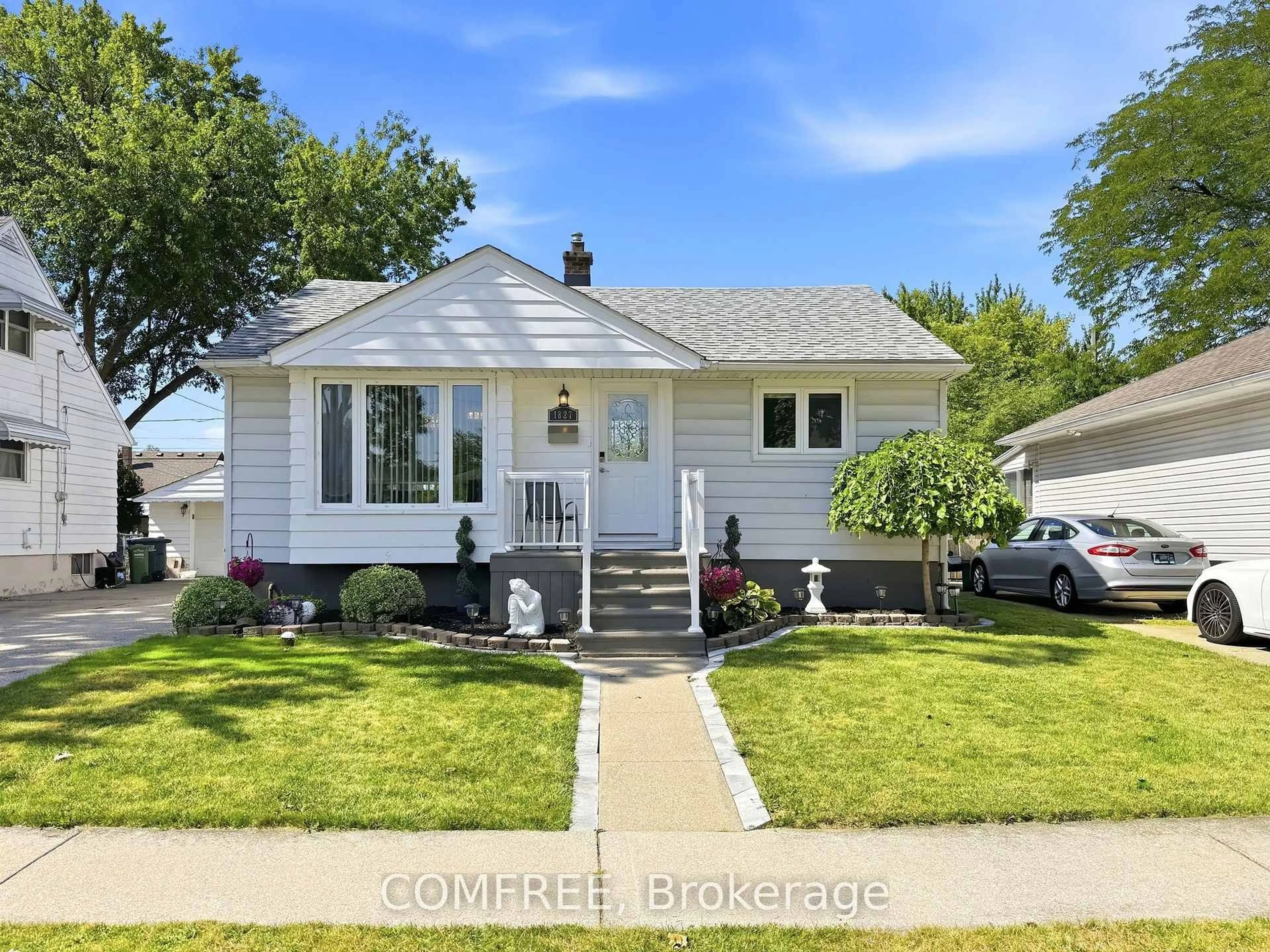 Home with vinyl exterior material, street for 1827 Norman Rd, Windsor Ontario N8T 1R9
