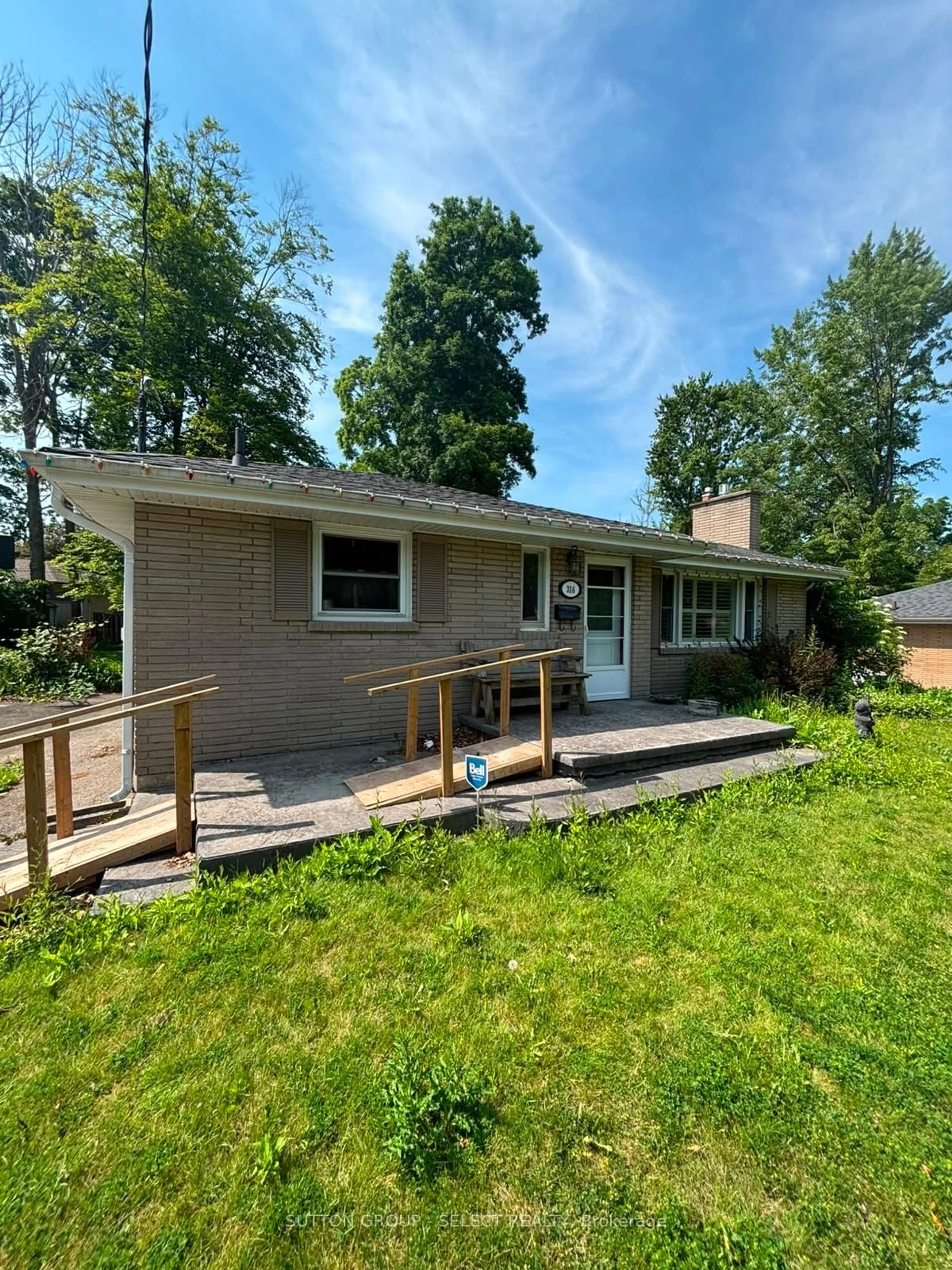 Home with vinyl exterior material, unknown for 316 Ridgewood Cres, London South Ontario N6J 3G6
