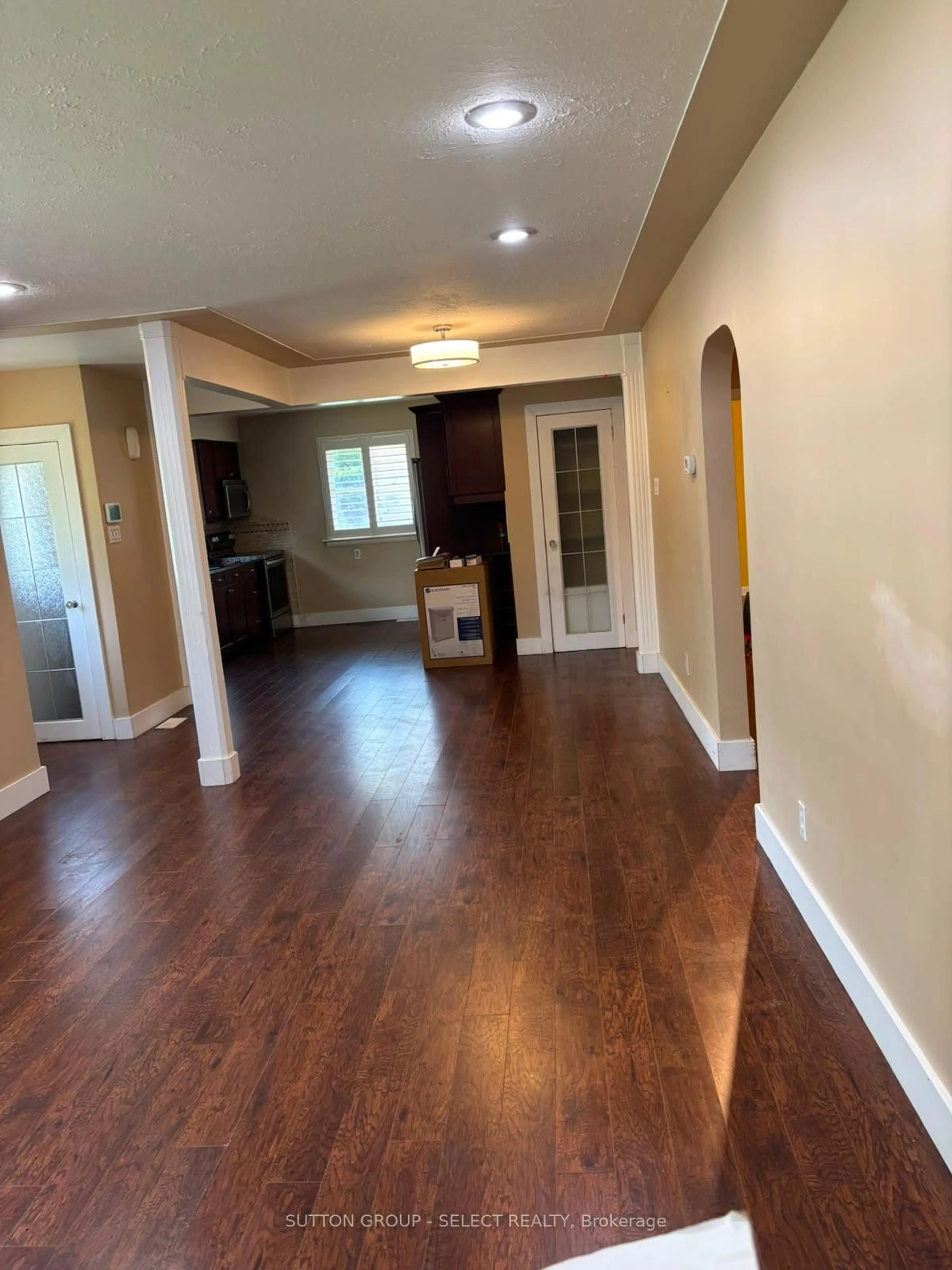 A pic of a room for 316 Ridgewood Cres, London South Ontario N6J 3G6