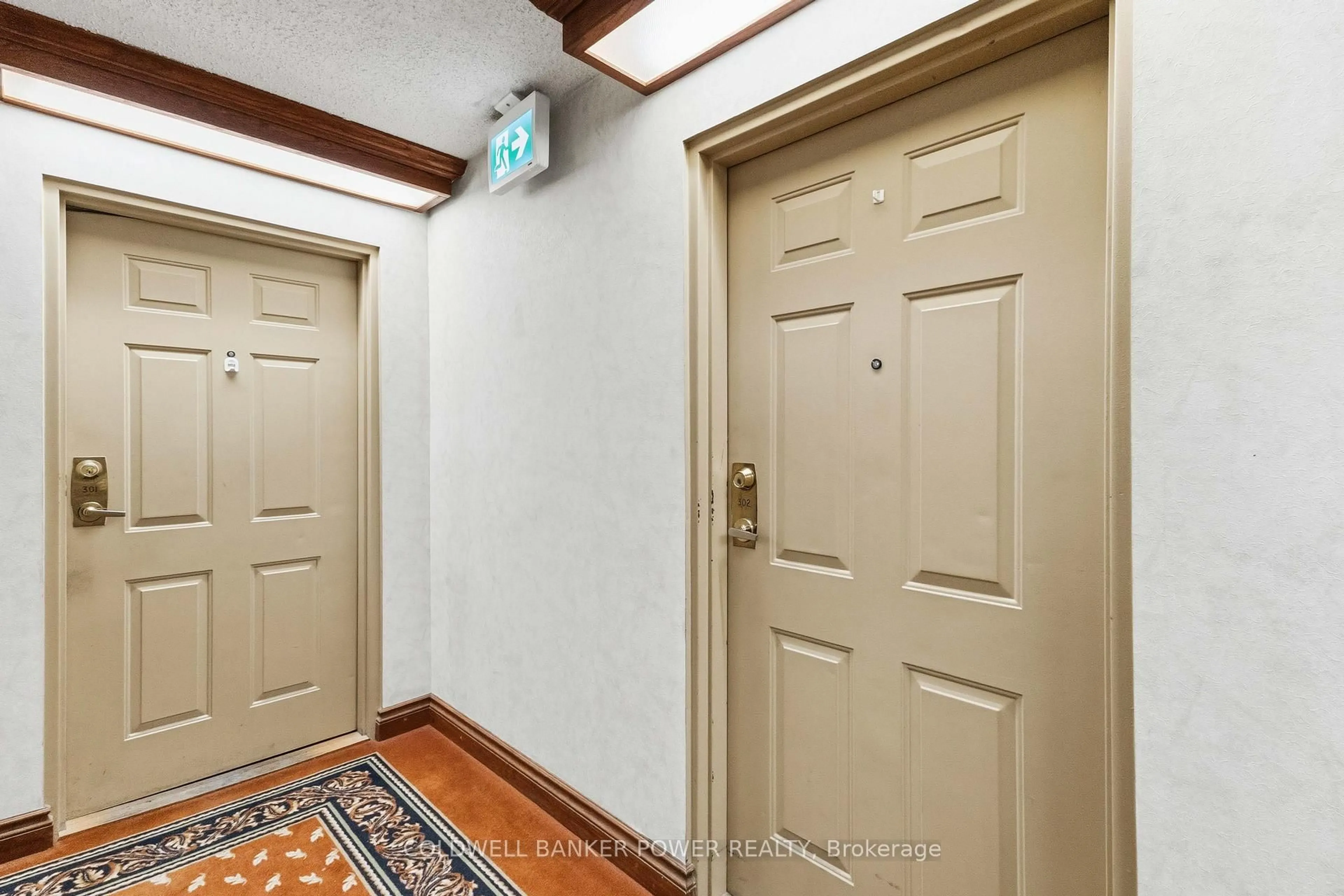 Indoor foyer for 323 Colborne St #302, London East Ontario N6B 3N8