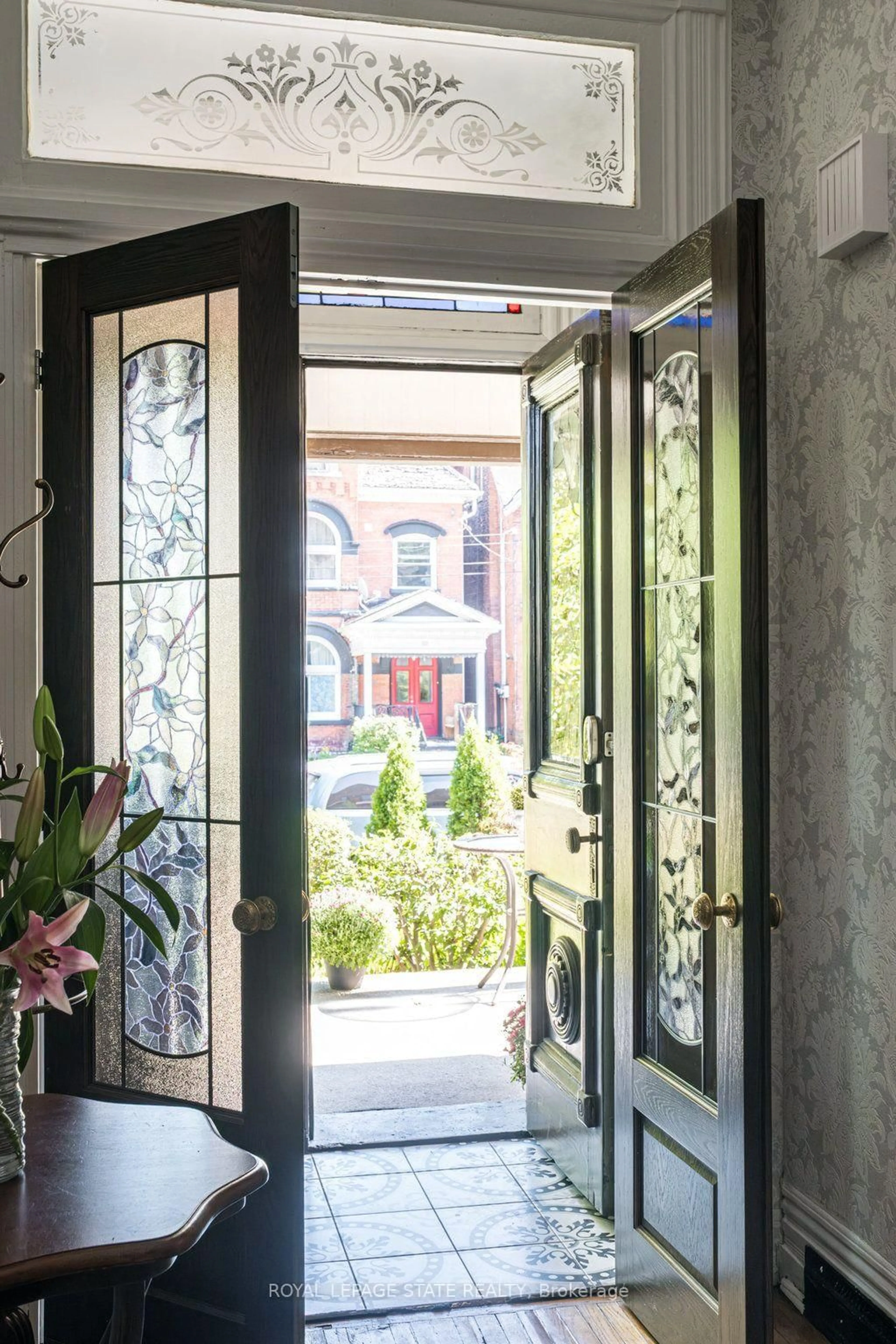 Indoor entryway for 29 Newlands Ave, Hamilton Ontario L8H 2T4