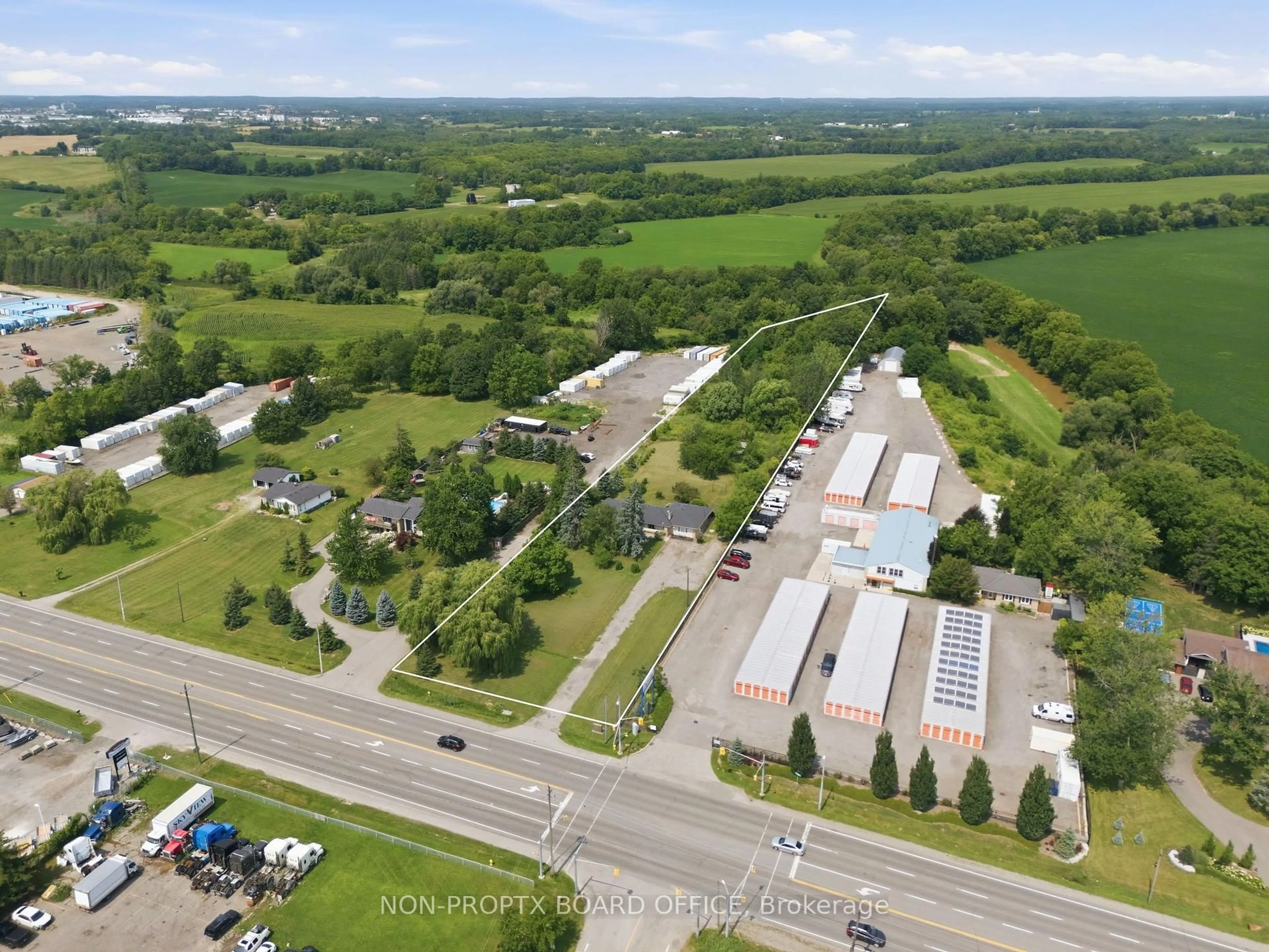 A pic from outside/outdoor area/front of a property/back of a property/a pic from drone, building for 1432 Colborne St, Brant Ontario N3T 5L4