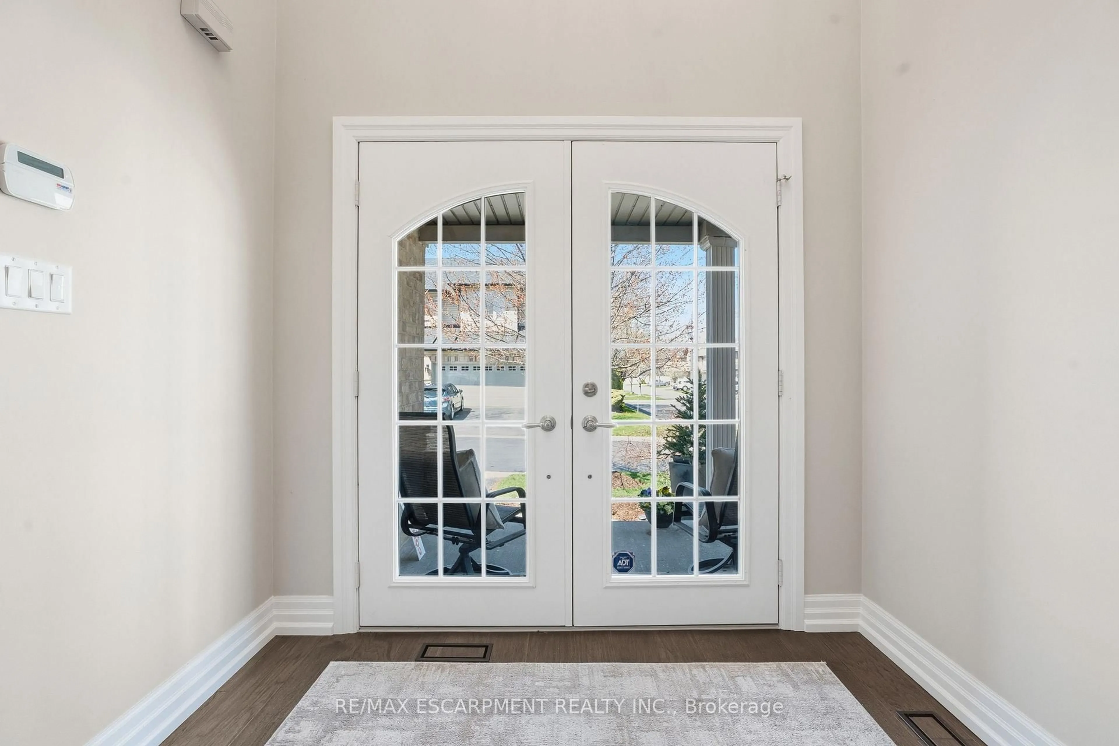 Indoor entryway for 441 STONEHENGE Dr #40, Hamilton Ontario L9K 0B1