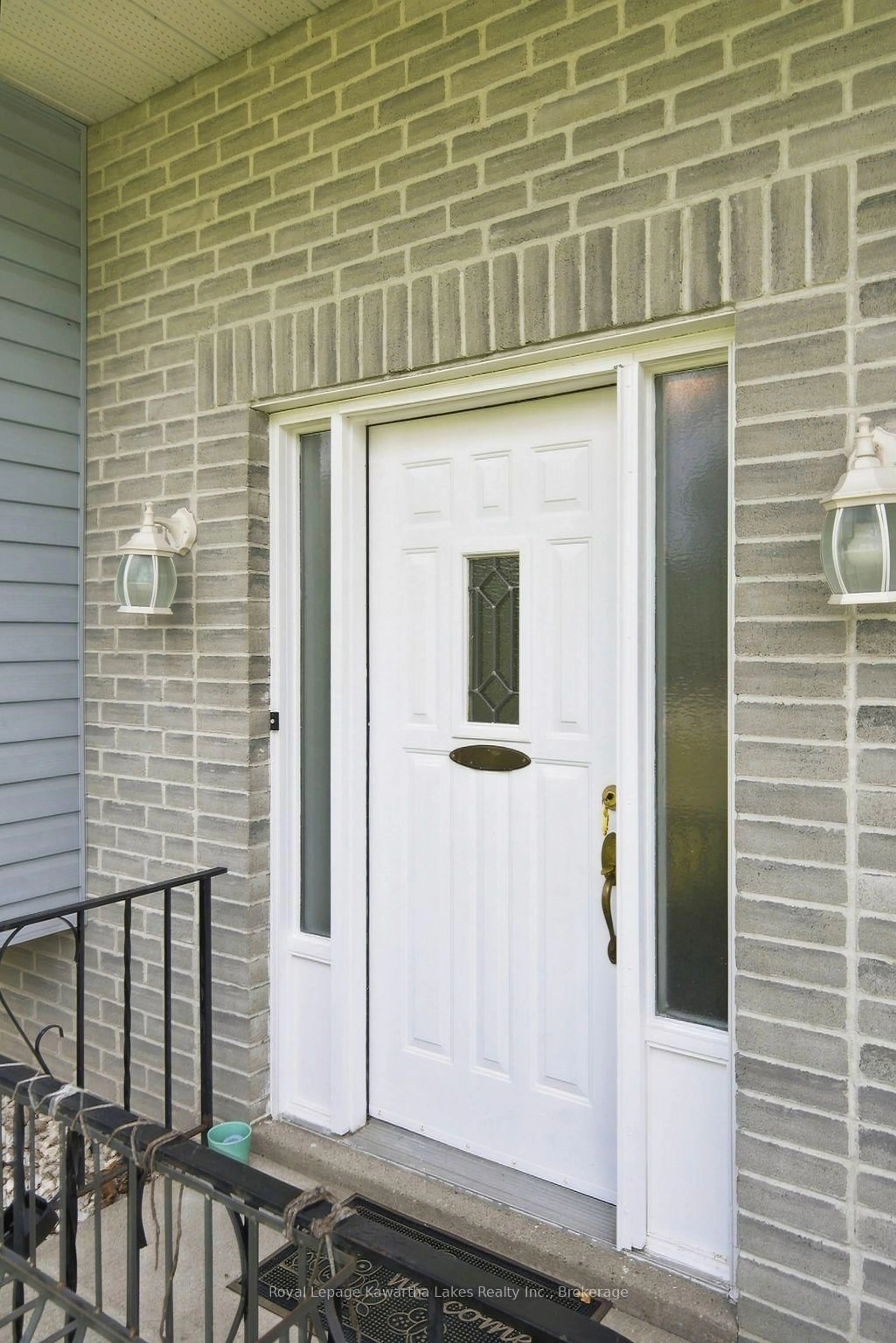 Home with vinyl exterior material, street for 9 Richmond St, Kawartha Lakes Ontario K0M 2B0