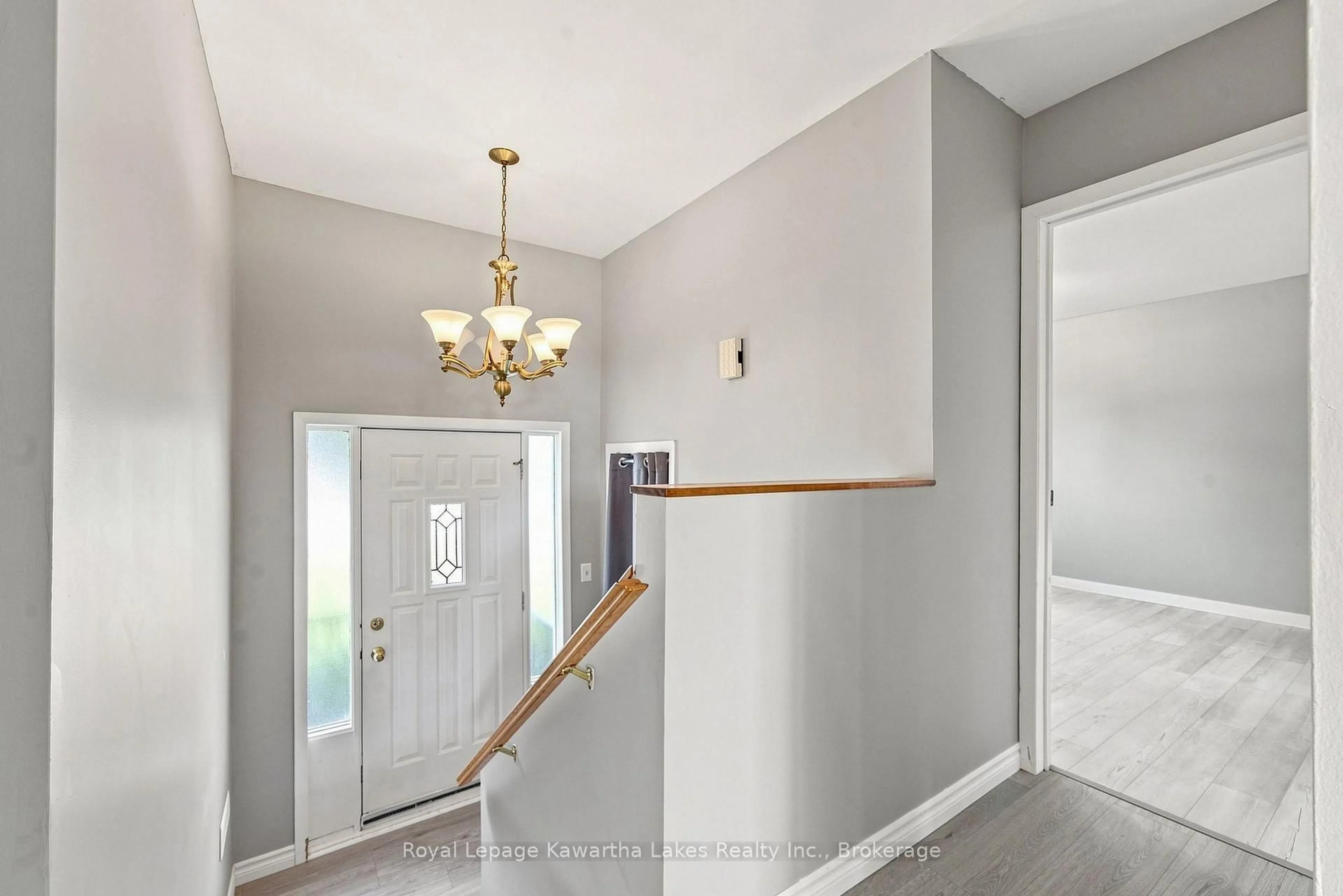 Indoor entryway for 9 Richmond St, Kawartha Lakes Ontario K0M 2B0