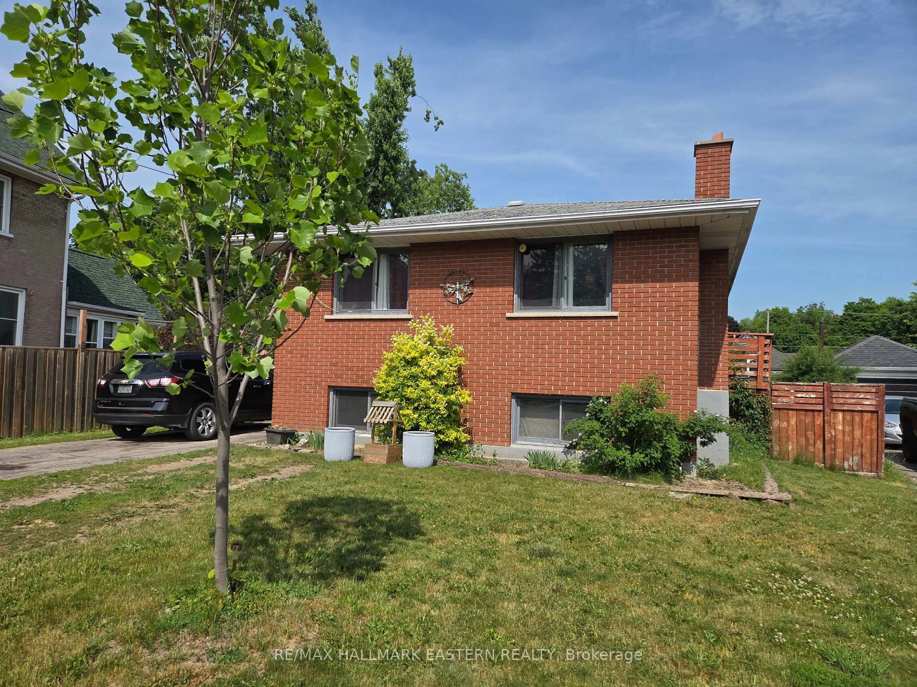 Home with brick exterior material, street for 618 Donegal St, Peterborough Ontario K9H 4M5