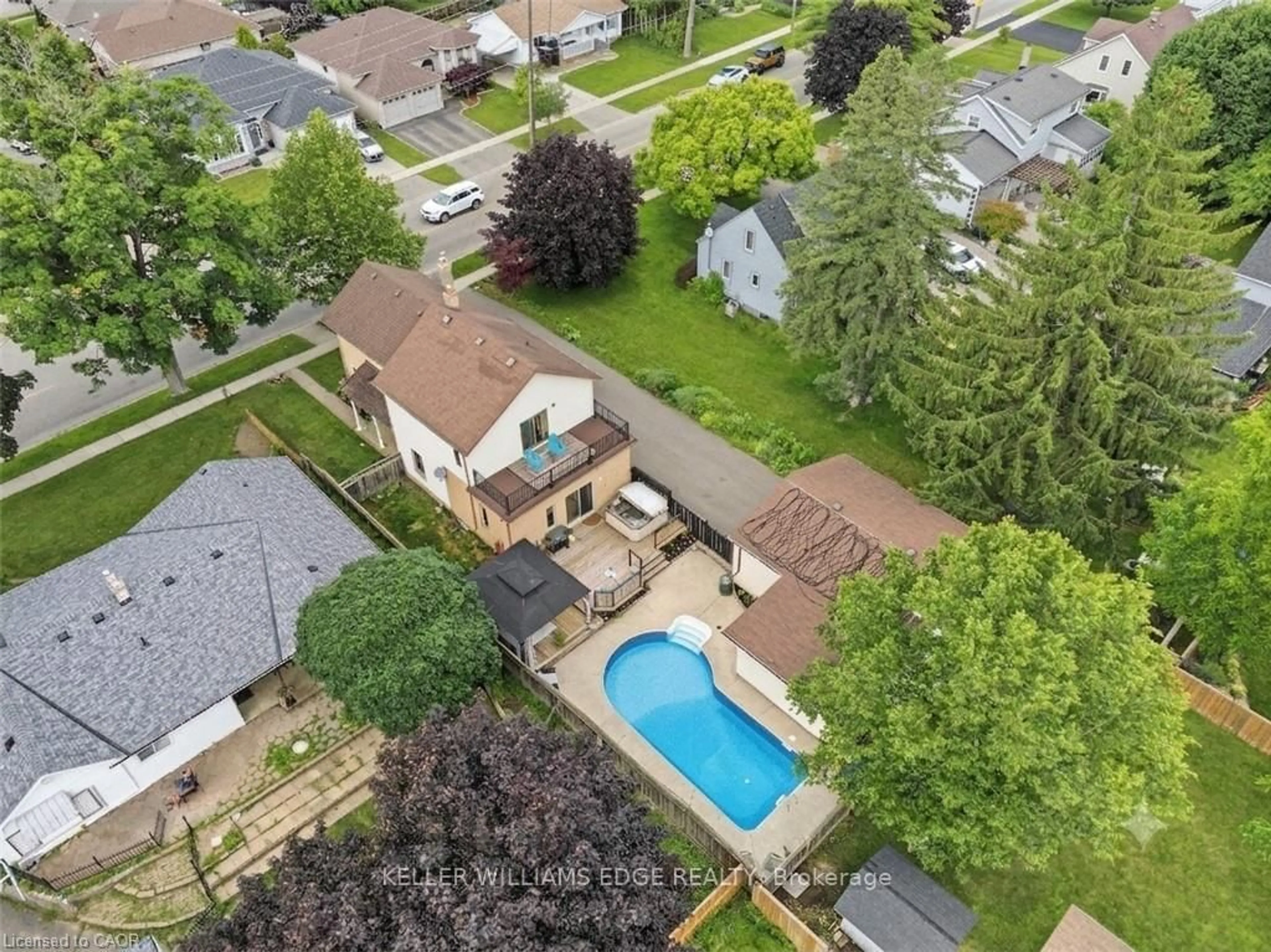 A pic from outside/outdoor area/front of a property/back of a property/a pic from drone, street for 32 Clench Ave, Brantford Ontario N3T 1B6