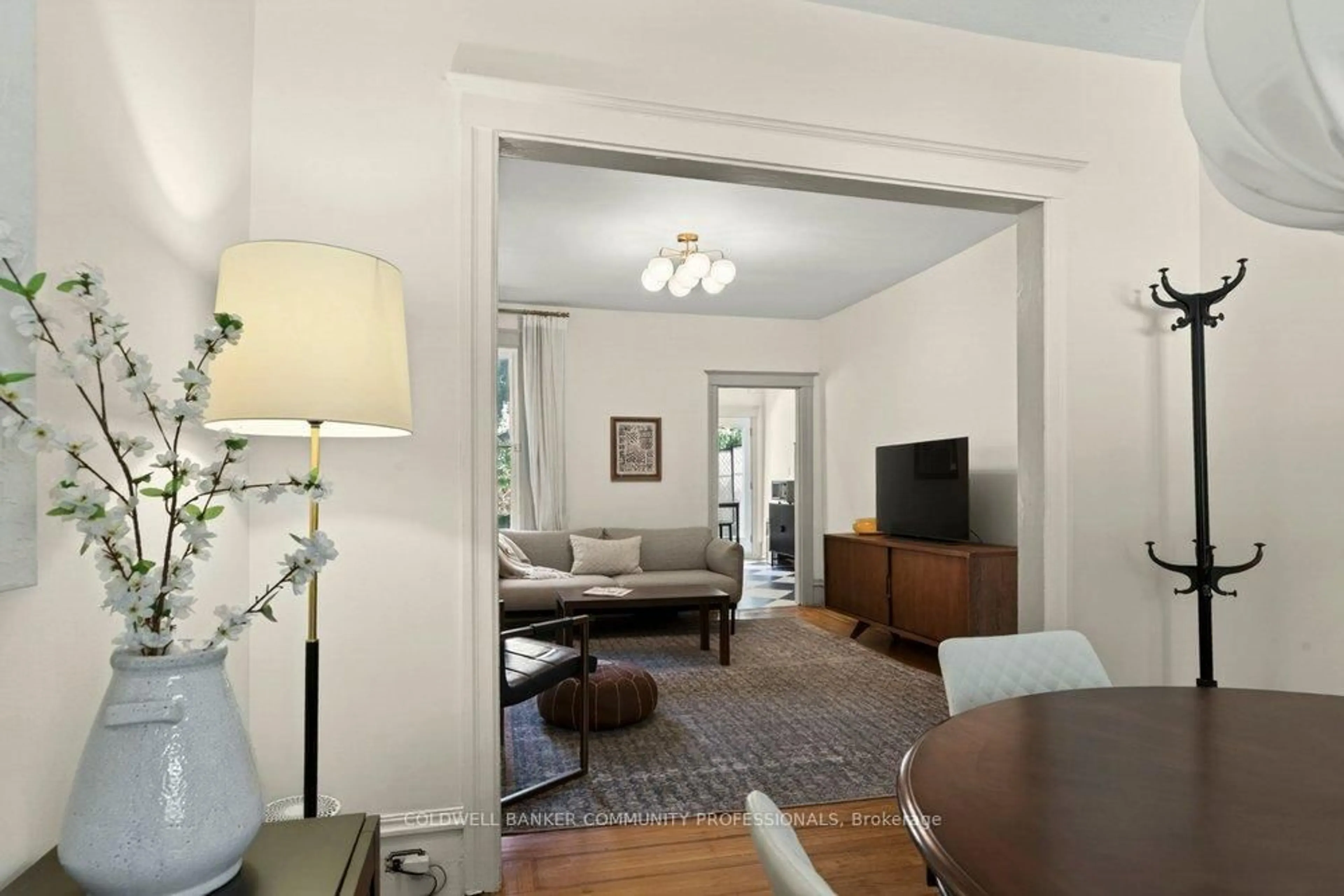 Living room with furniture, unknown for 148 Dundurn St, Hamilton Ontario L8R 3E8
