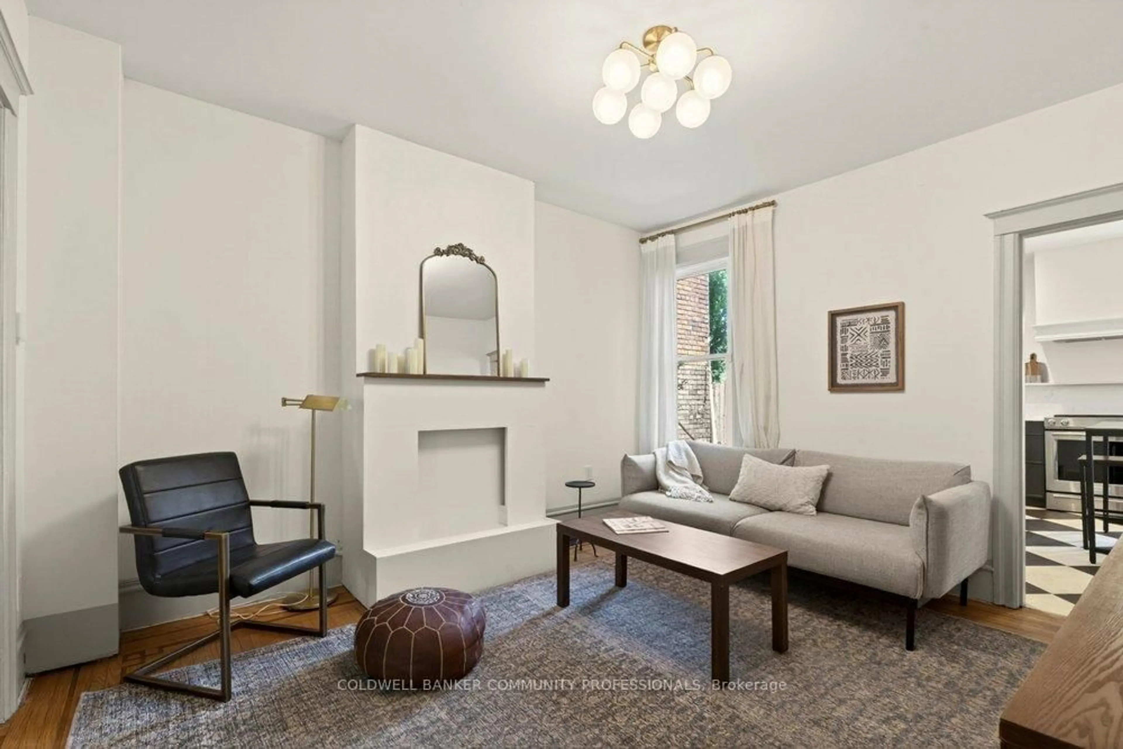 Living room with furniture, unknown for 148 Dundurn St, Hamilton Ontario L8R 3E8