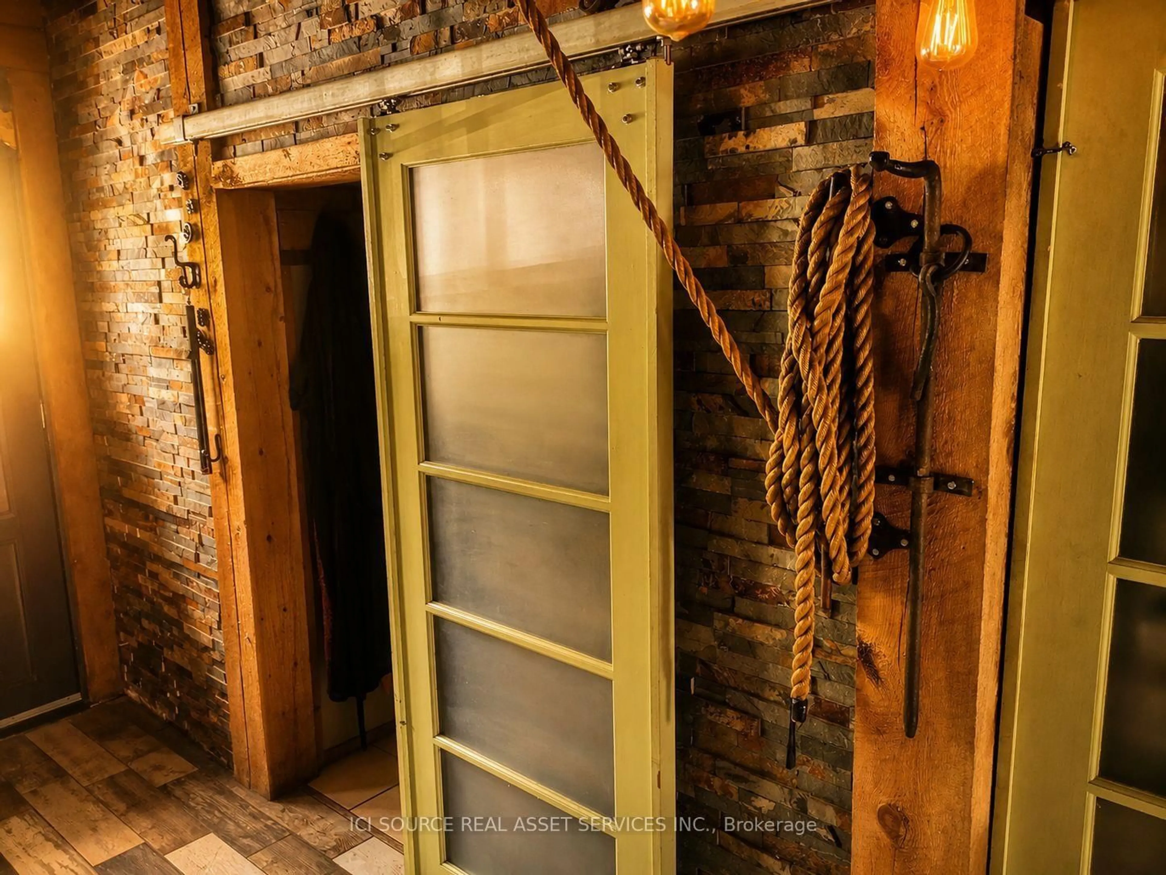 Indoor entryway for 12 Barnum Lake Rd, Thunder Bay Remote Area Ontario P7G 0Z1