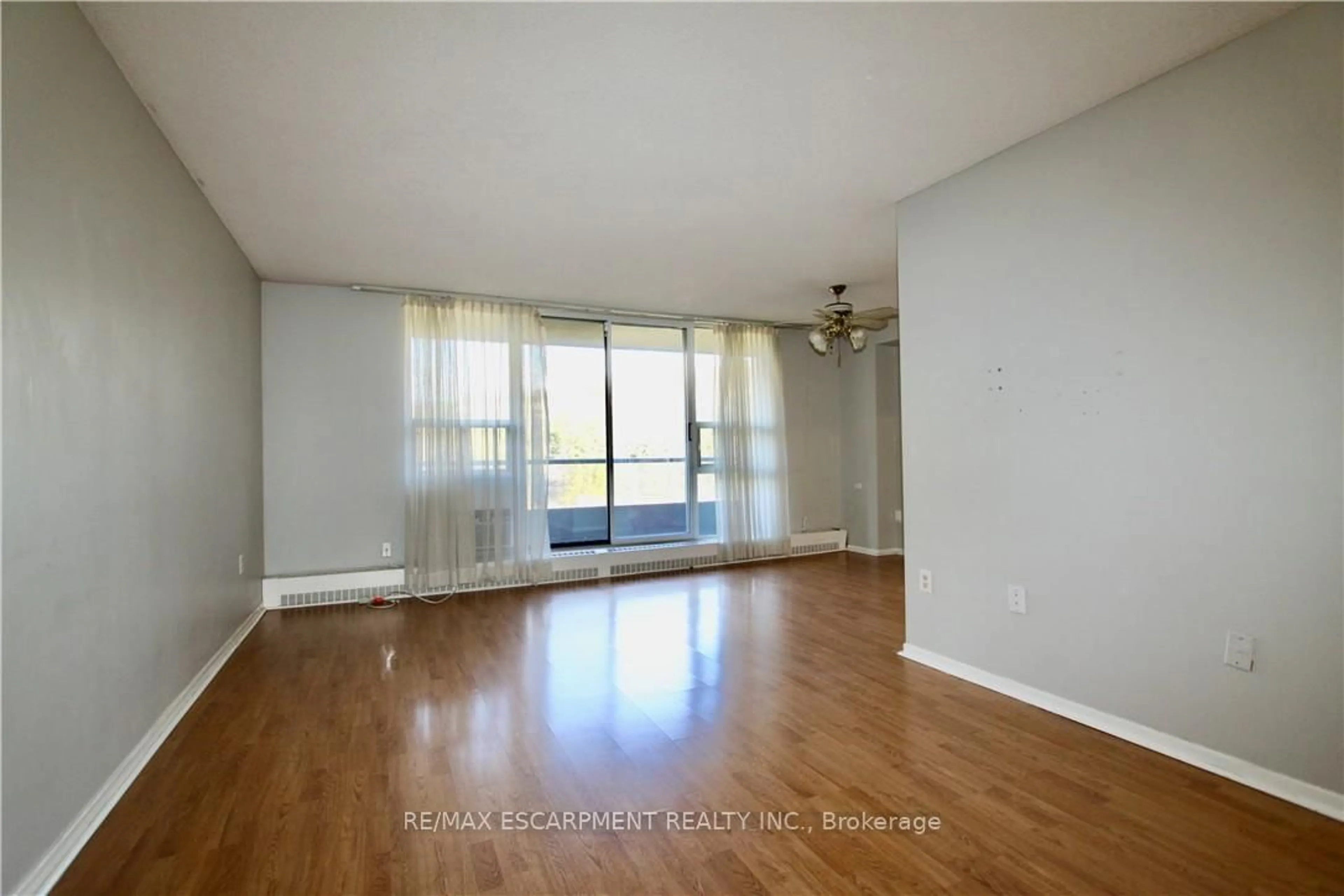 A pic of a room for 1964 Main St #802, Hamilton Ontario L8S 1J5