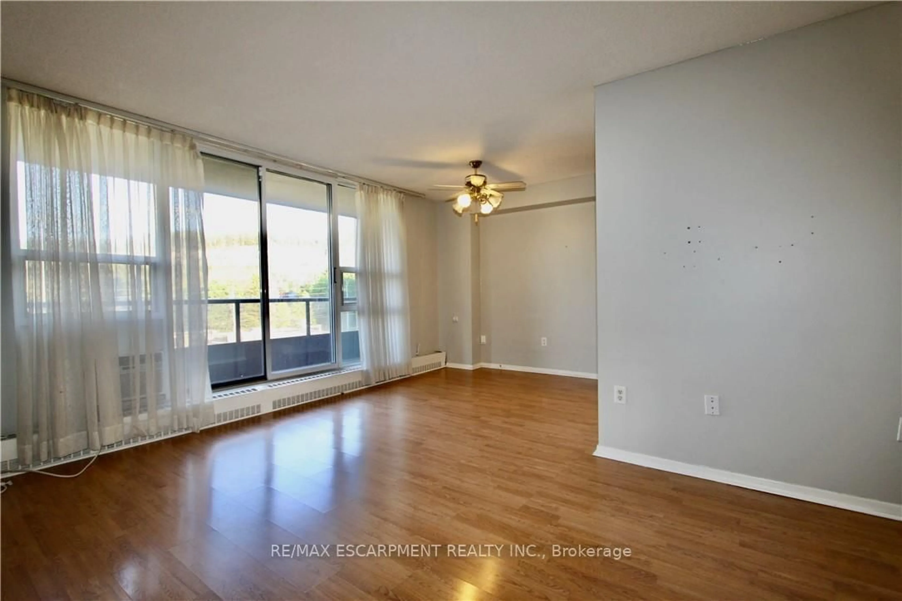 A pic of a room for 1964 Main St #802, Hamilton Ontario L8S 1J5