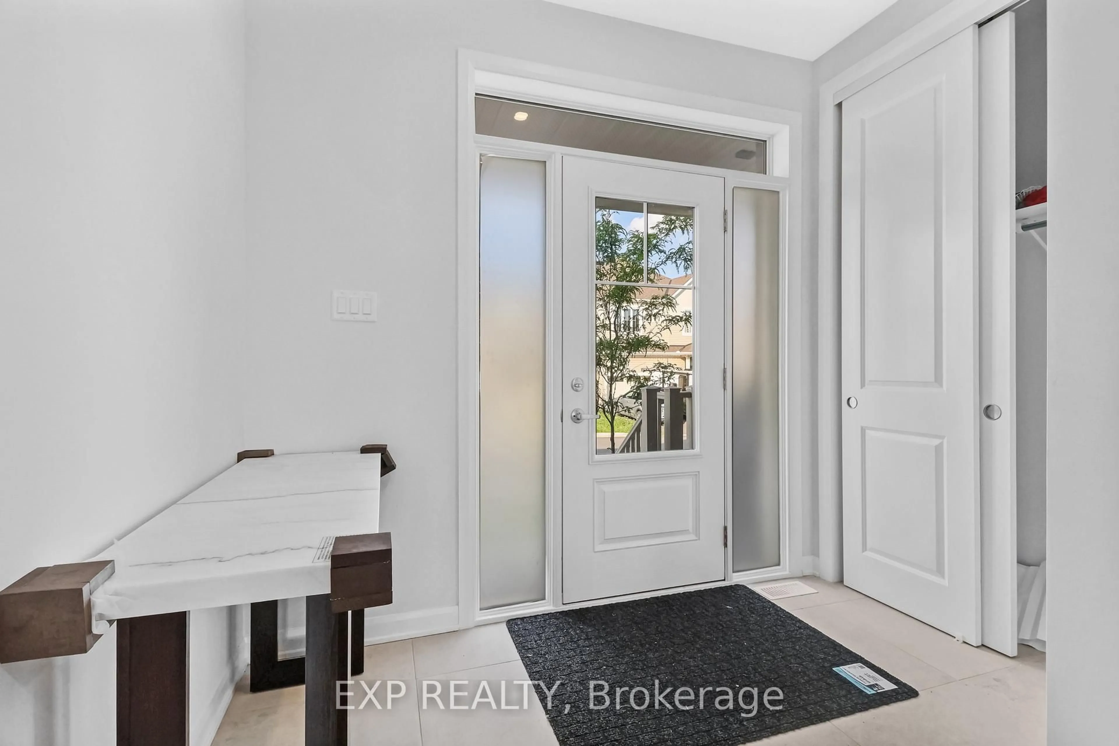 Indoor entryway for 626 Inver Lane, Ottawa Ontario K2J 7C4