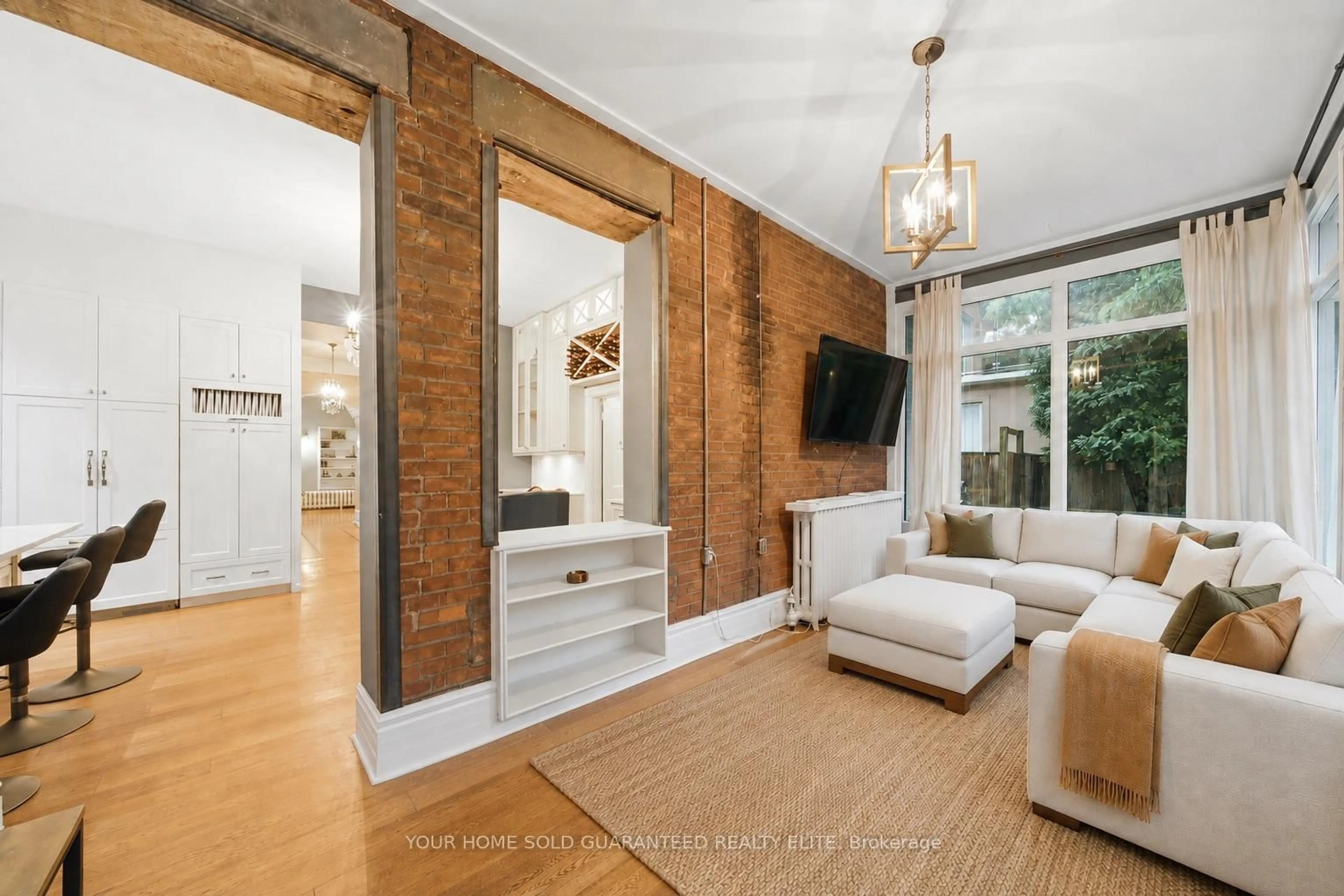 Living room with furniture, wood/laminate floor for 347 Queen St, Hamilton Ontario L8P 2P7