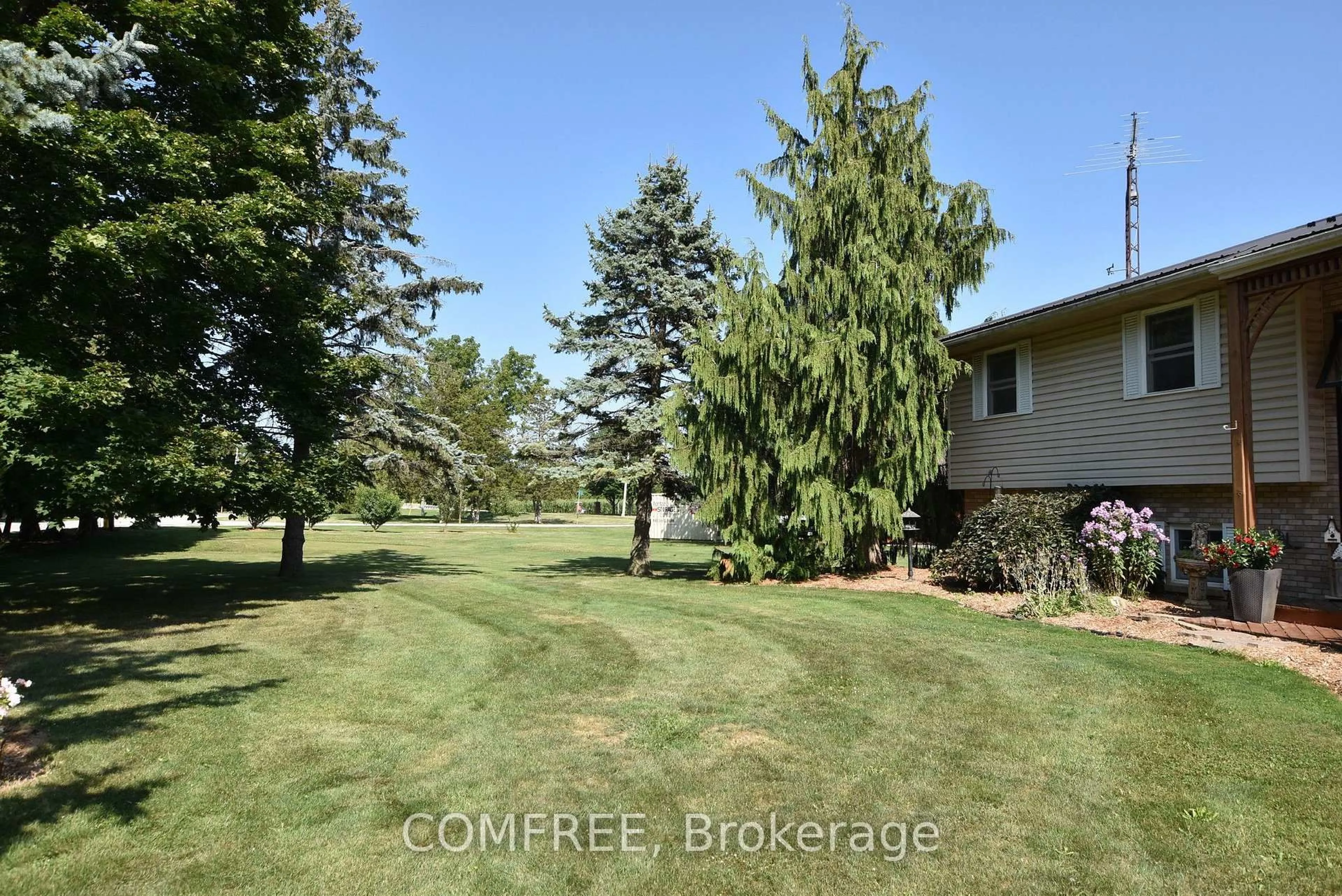 A pic from outside/outdoor area/front of a property/back of a property/a pic from drone, unknown for 9104 Mc Dowell Line, Chatham-Kent Ontario N7M 5J4